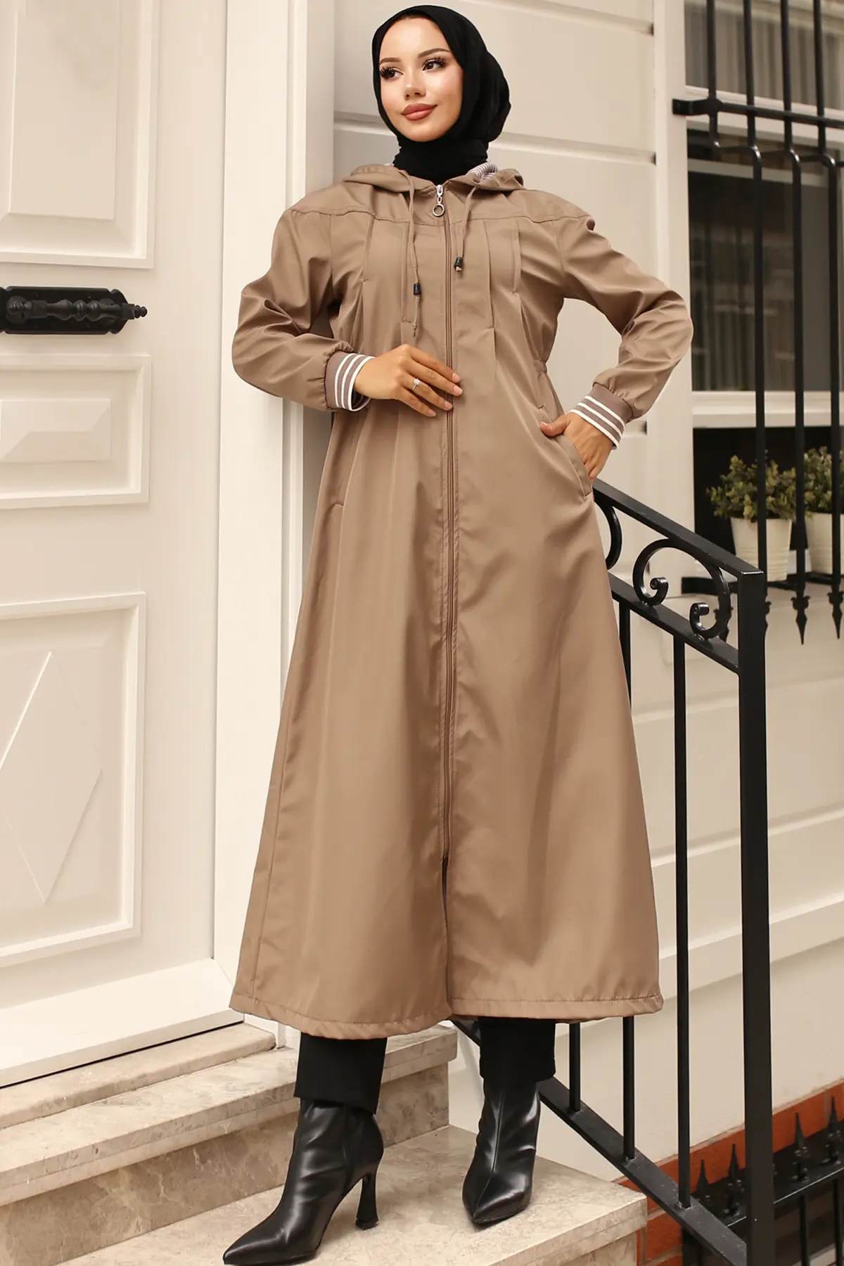Seasonal Hooded Trenchcoat-detail
