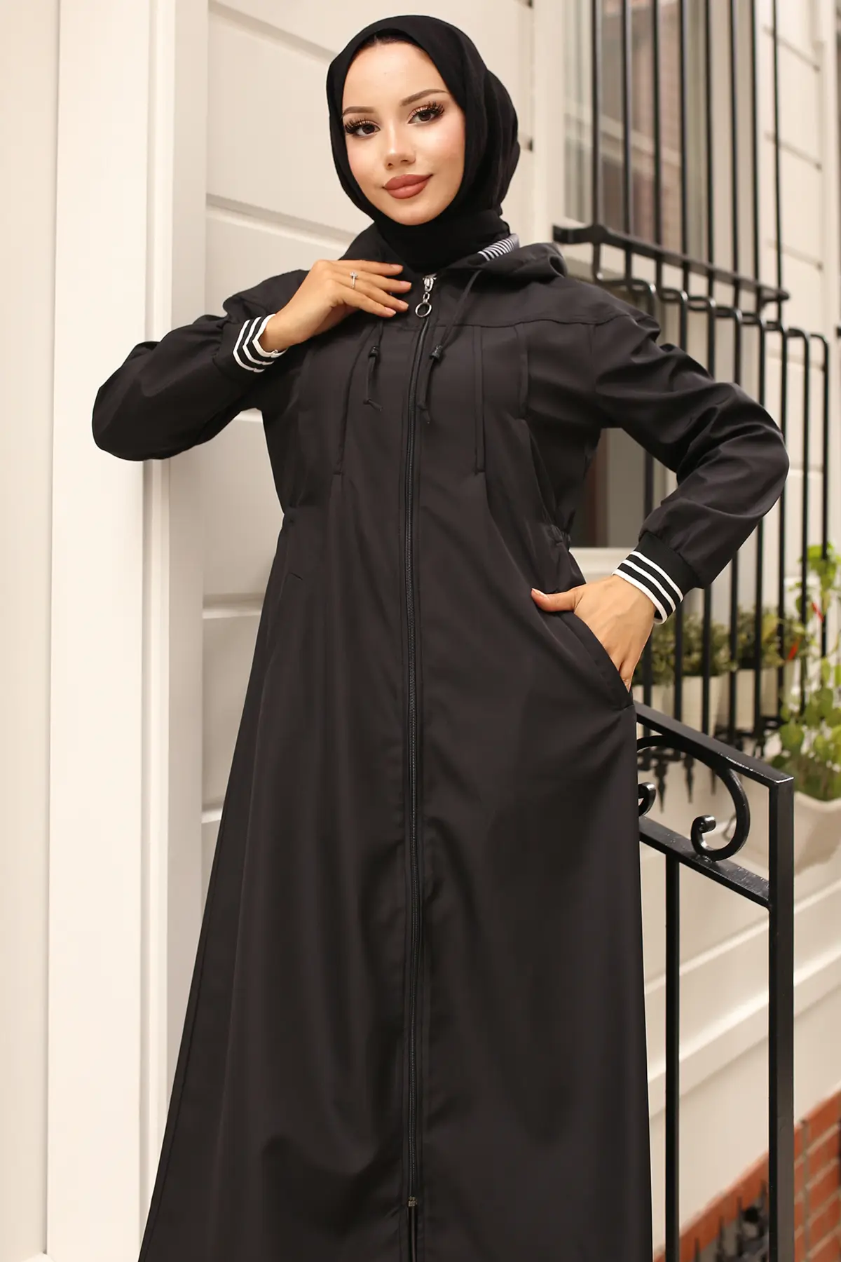 Seasonal Hooded Trenchcoat-detail