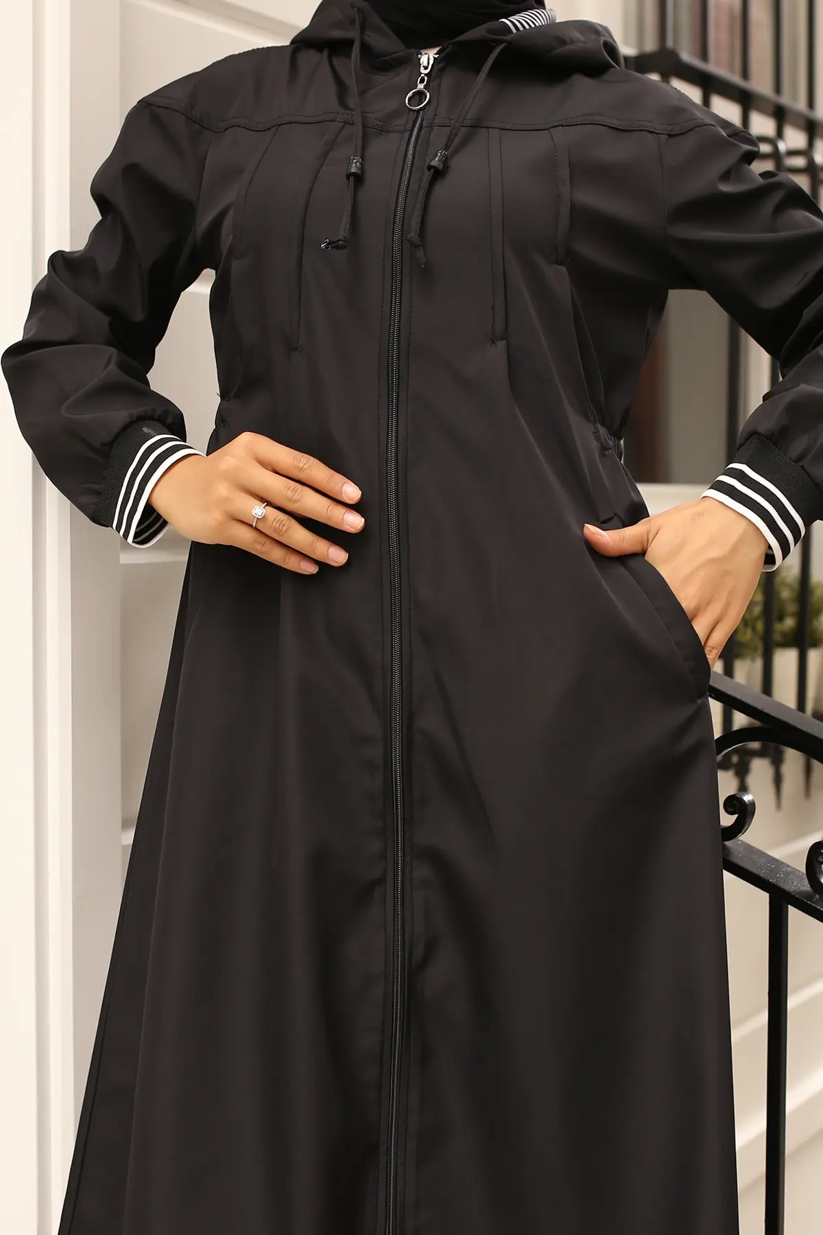 Seasonal Hooded Trenchcoat-detail