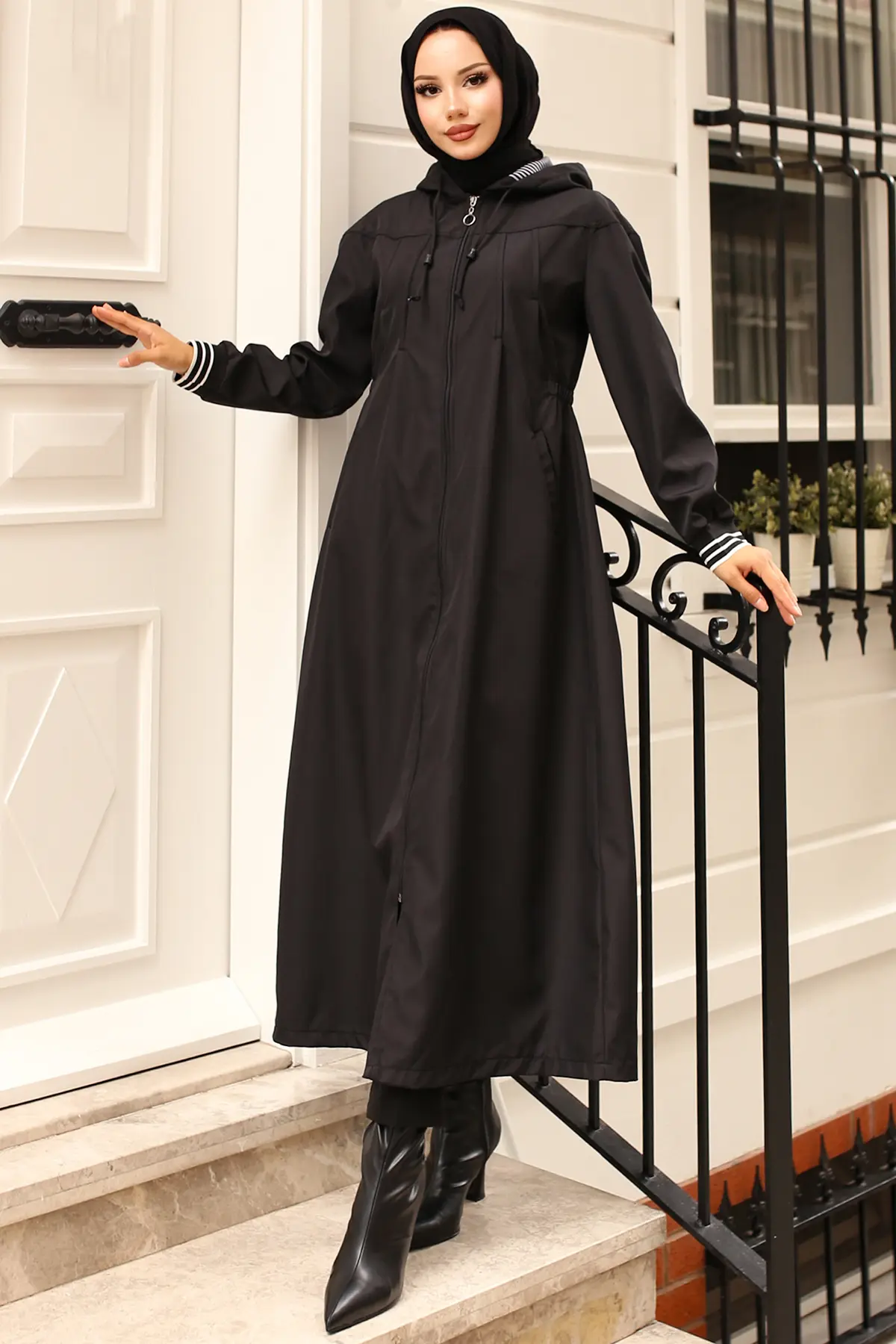 Seasonal Hooded Trenchcoat-detail