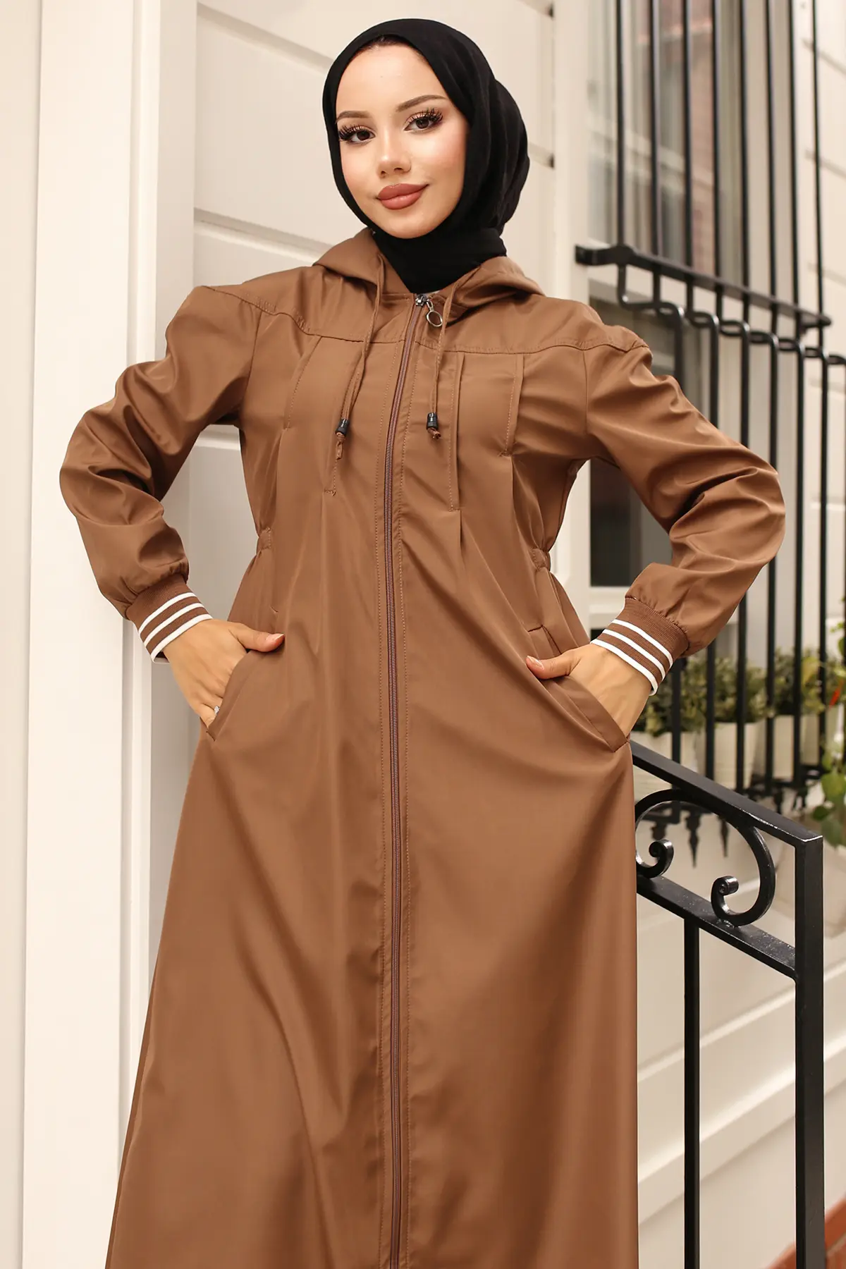 Seasonal Hooded Trenchcoat-detail