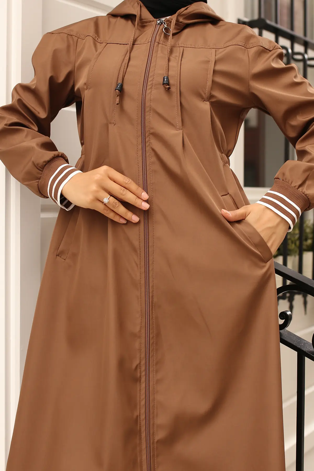 Seasonal Hooded Trenchcoat-detail