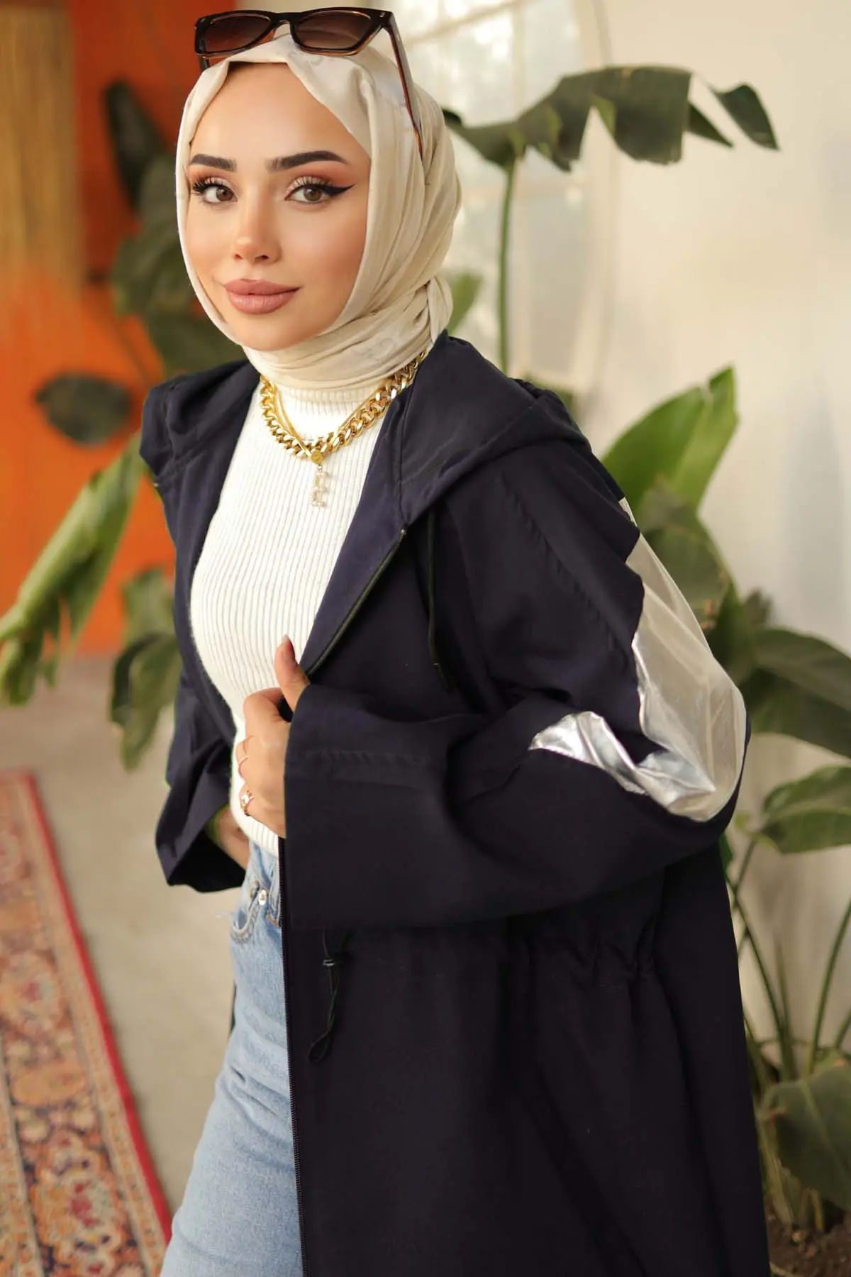 Shiny Sleeve Detailed Trench Coat-detail