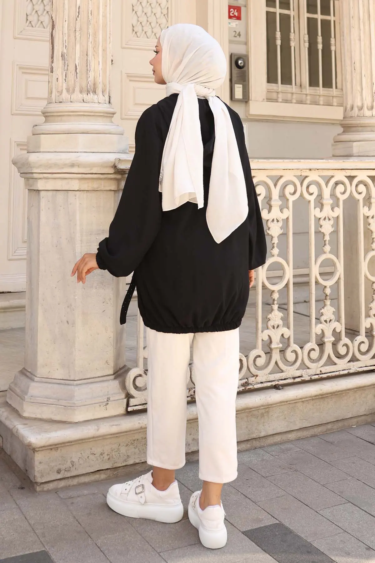 Short Coat With Stone Detailed Buttons On Pockets-detail