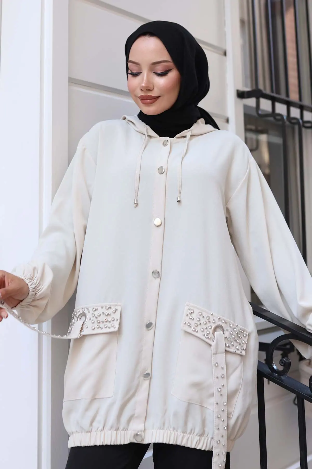 Short Coat With Stone Detailed Buttons On Pockets-detail