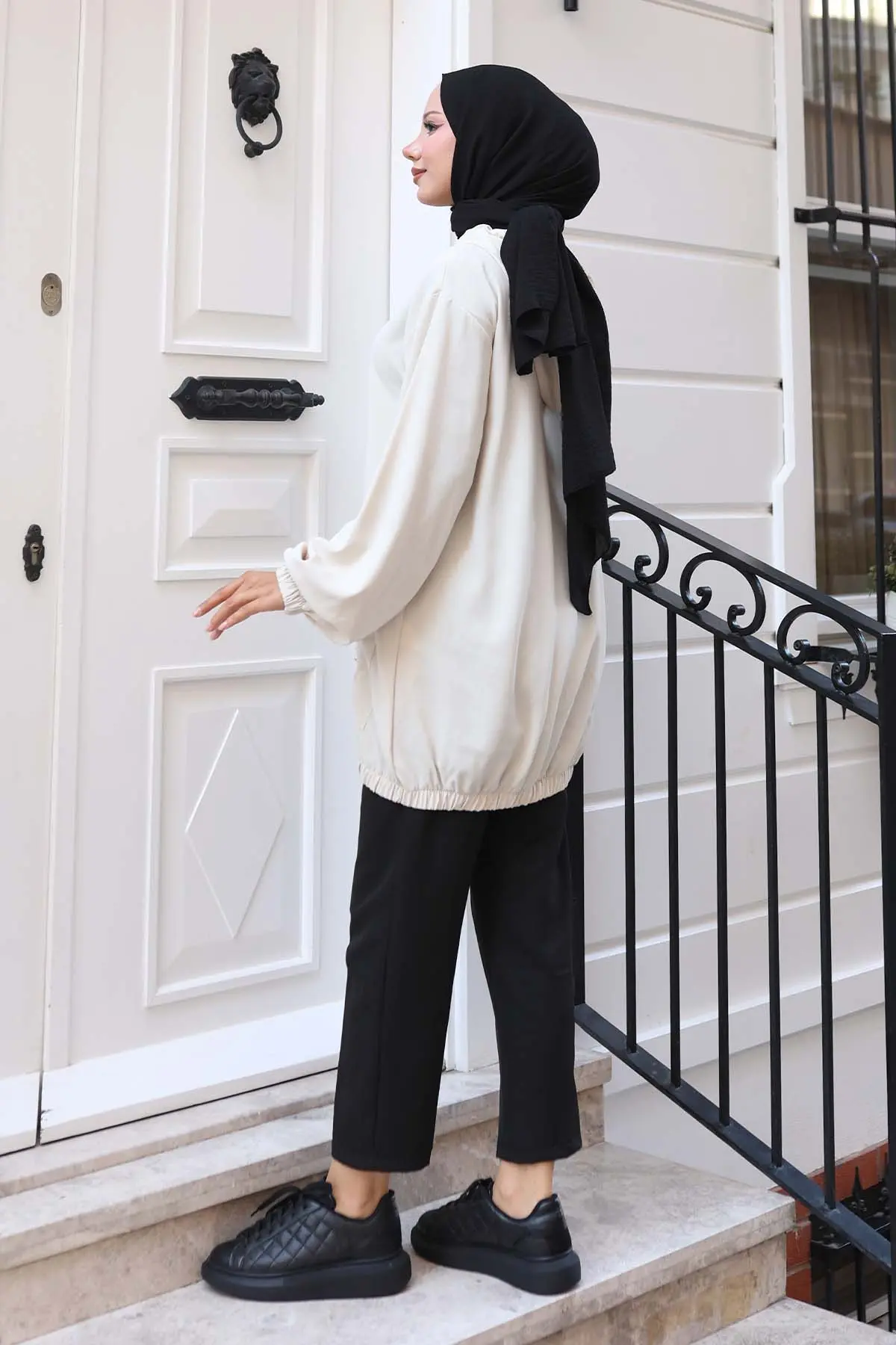 Short Coat With Stone Detailed Buttons On Pockets-detail