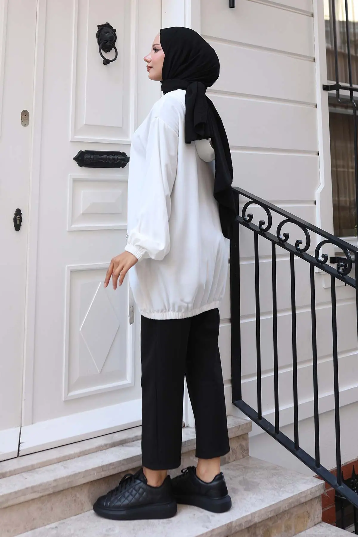 Short Coat With Stone Detailed Buttons On Pockets-detail