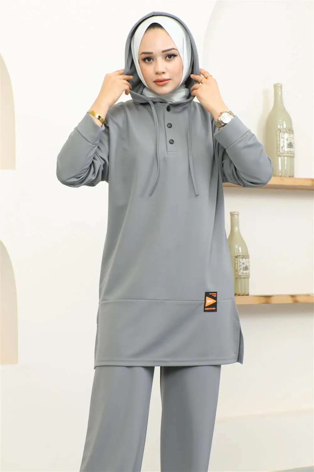 Snapback Sports Suit-detail