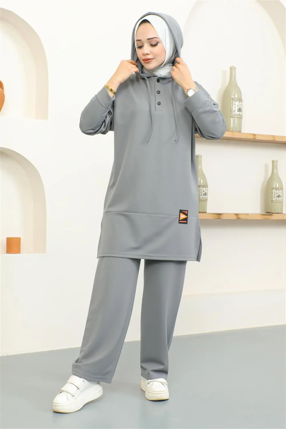 Snapback Sports Suit-detail