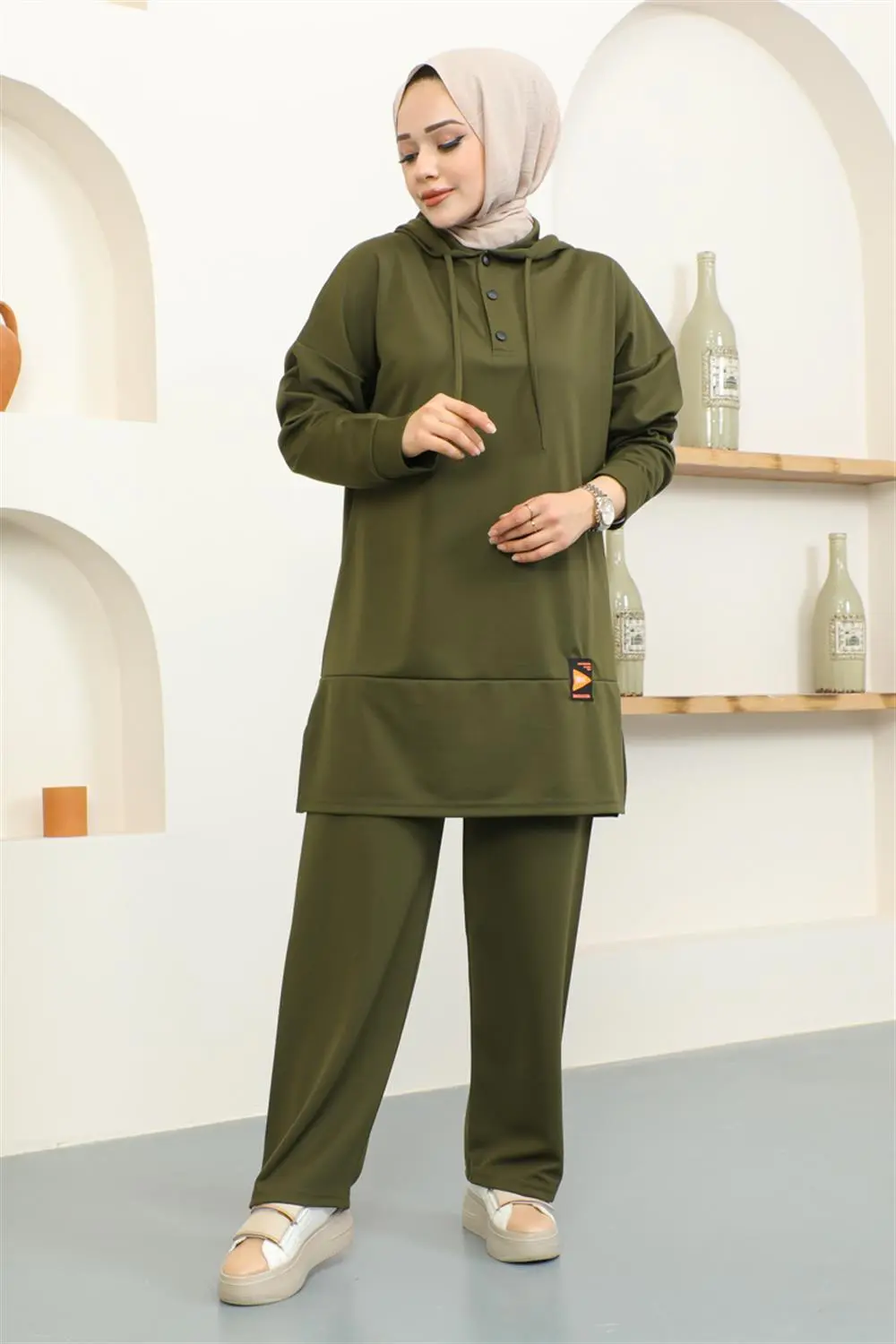 Snapback Sports Suit-detail