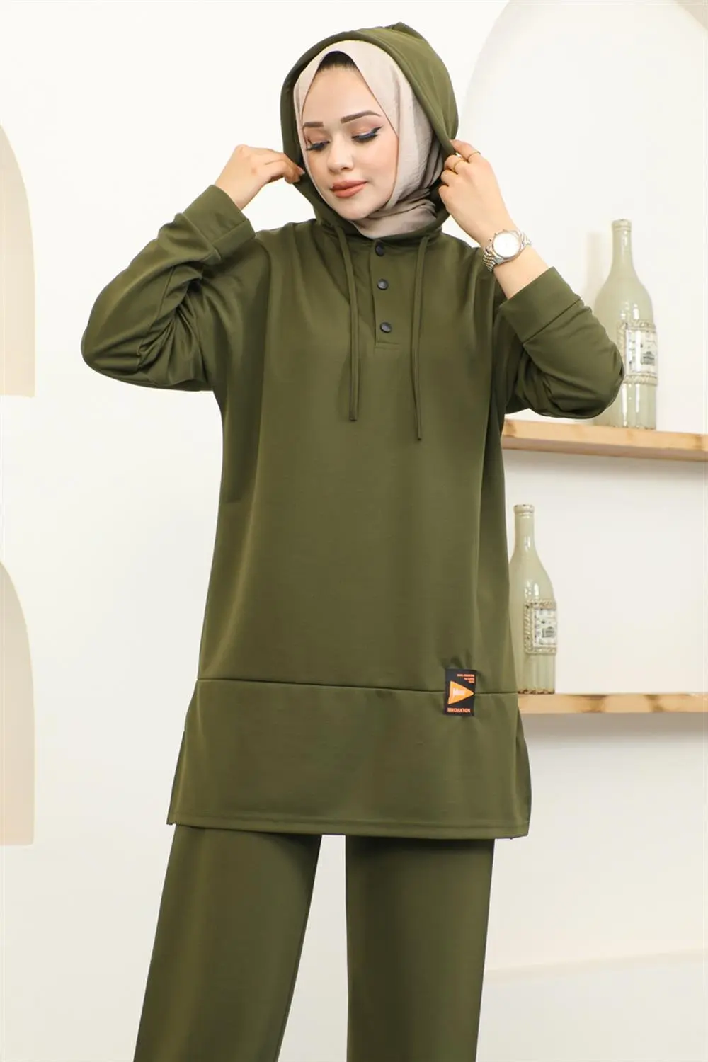 Snapback Sports Suit-detail