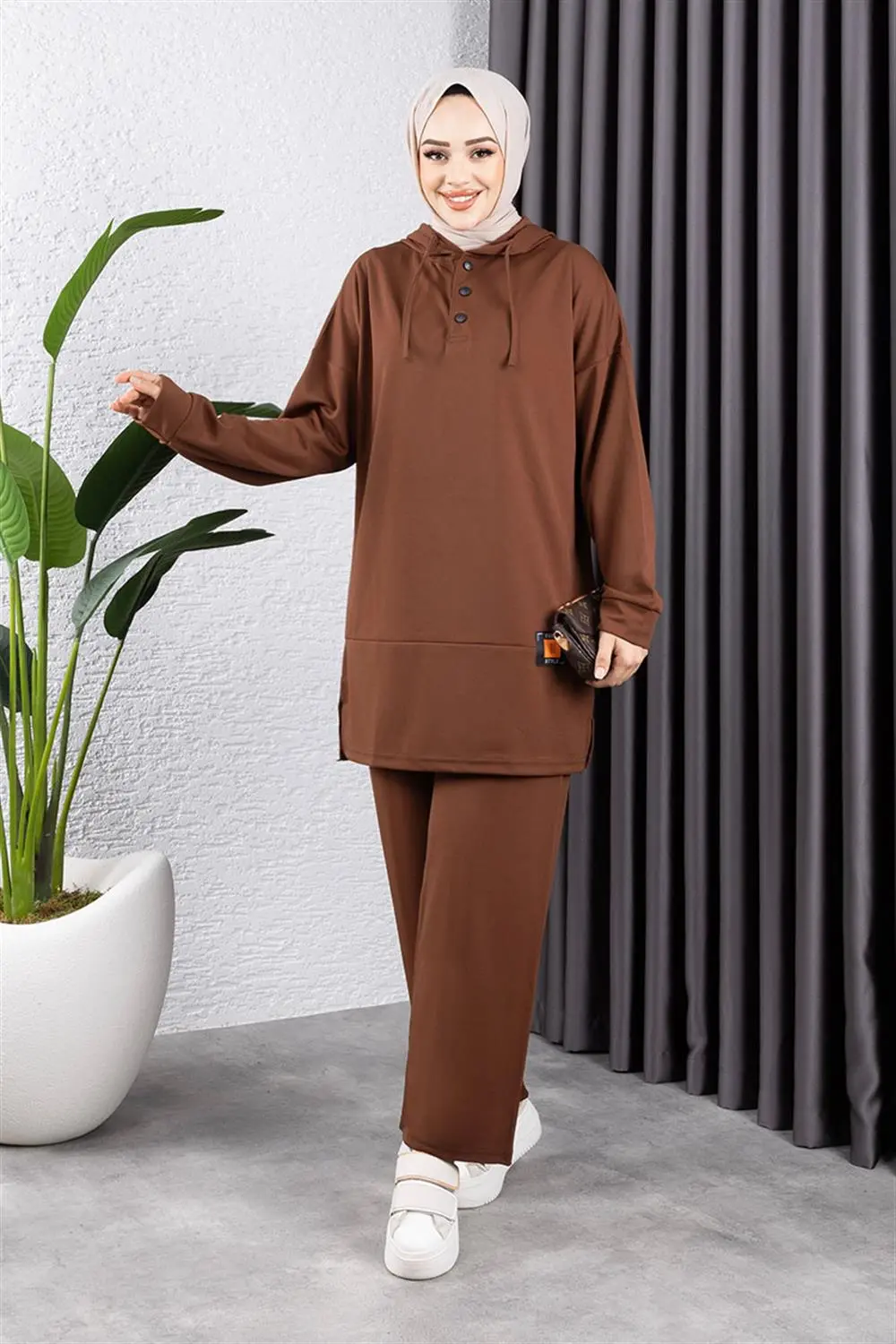 Snapback Sports Suit-detail