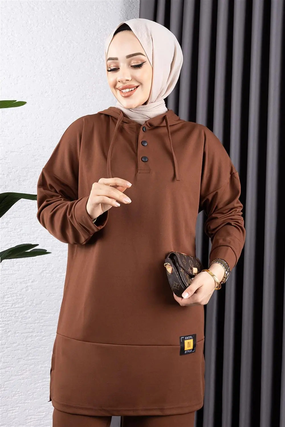 Snapback Sports Suit-detail