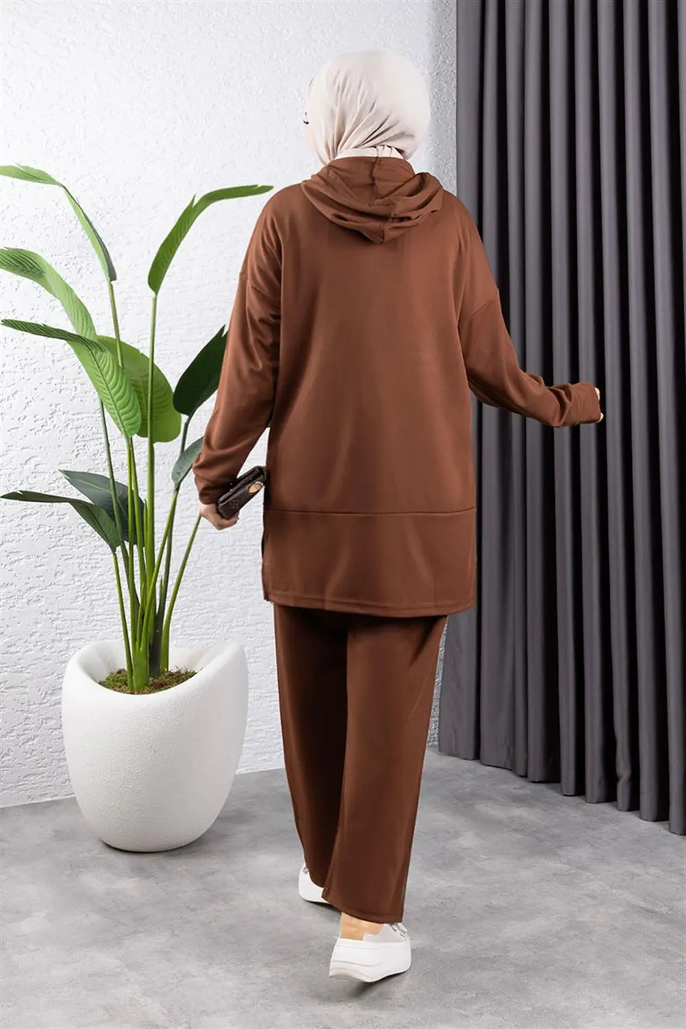 Snapback Sports Suit-detail