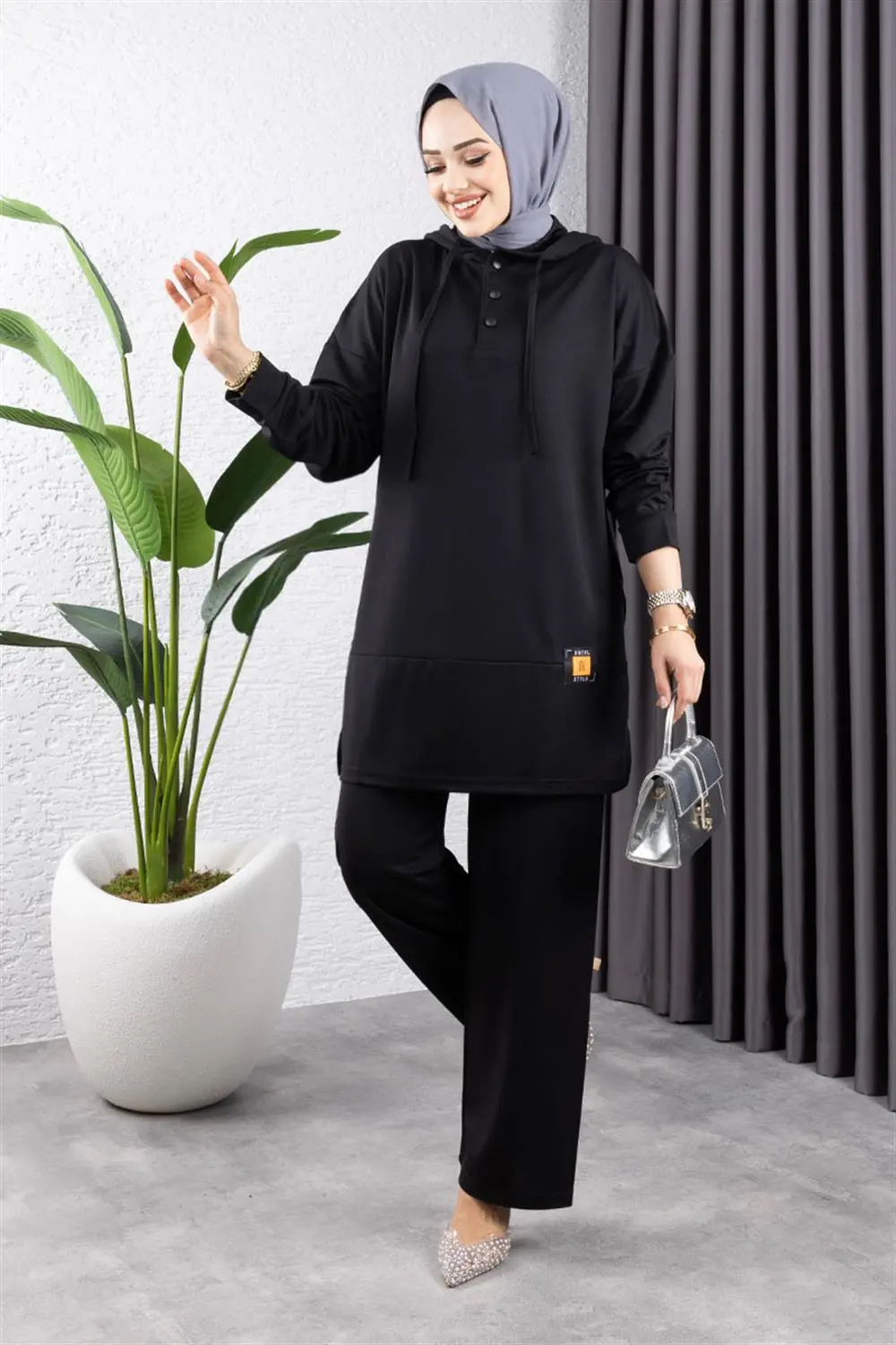 Snapback Sports Suit-detail