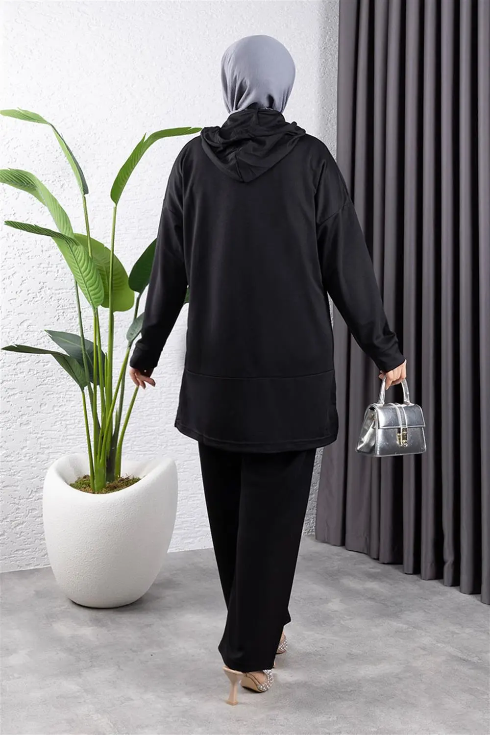 Snapback Sports Suit-detail