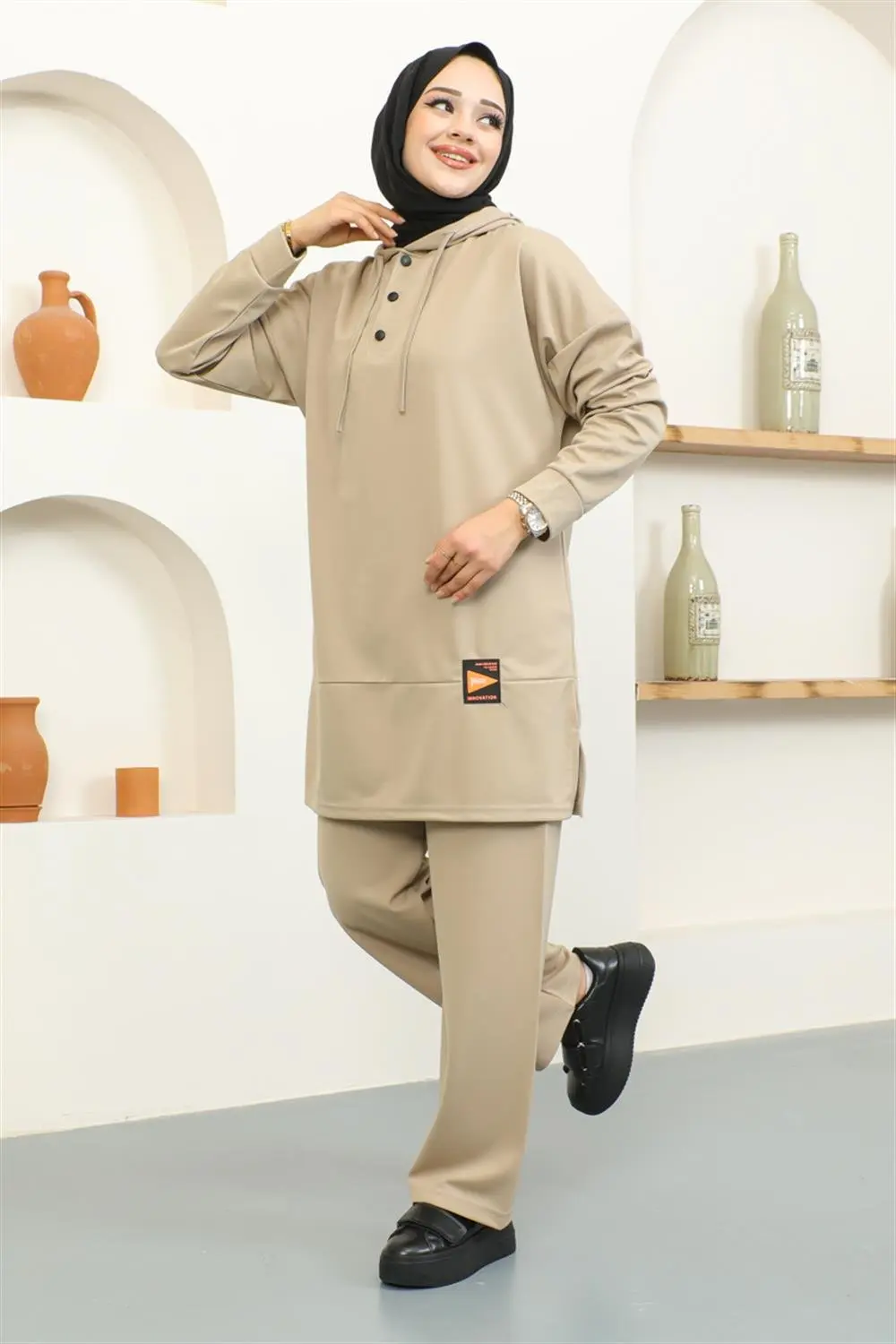 Snapback Sports Suit-detail