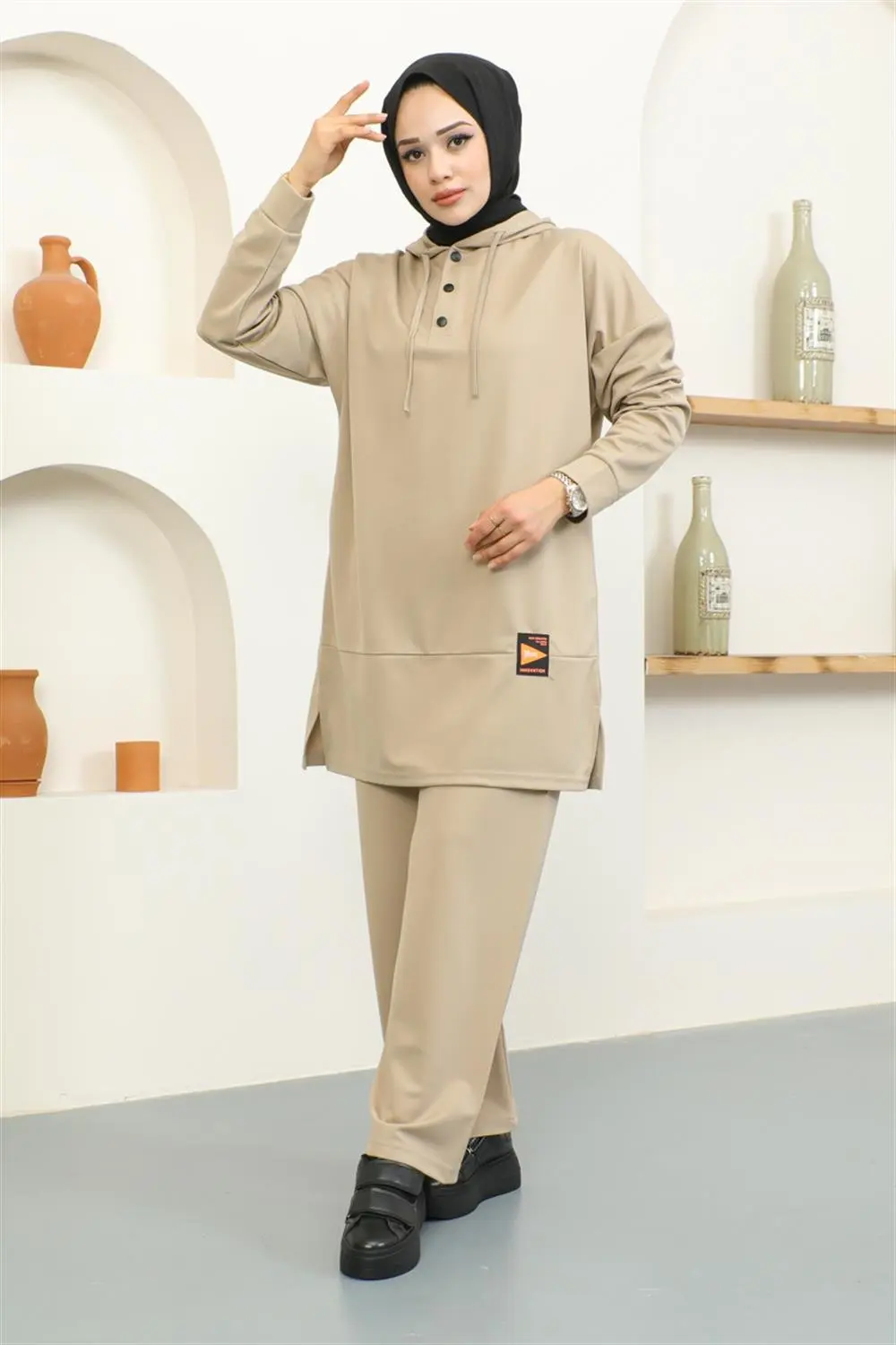 Snapback Sports Suit-detail