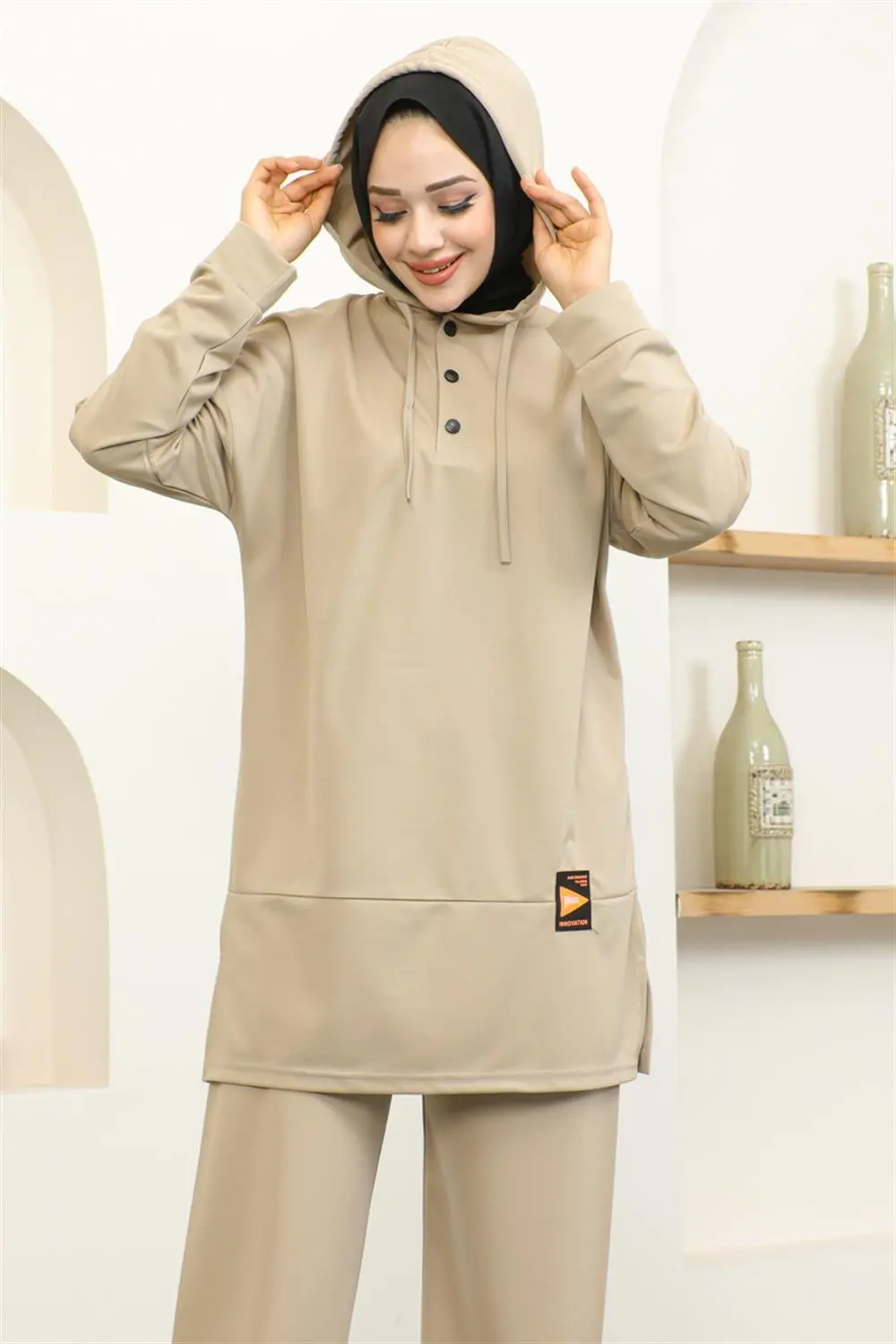 Snapback Sports Suit-detail