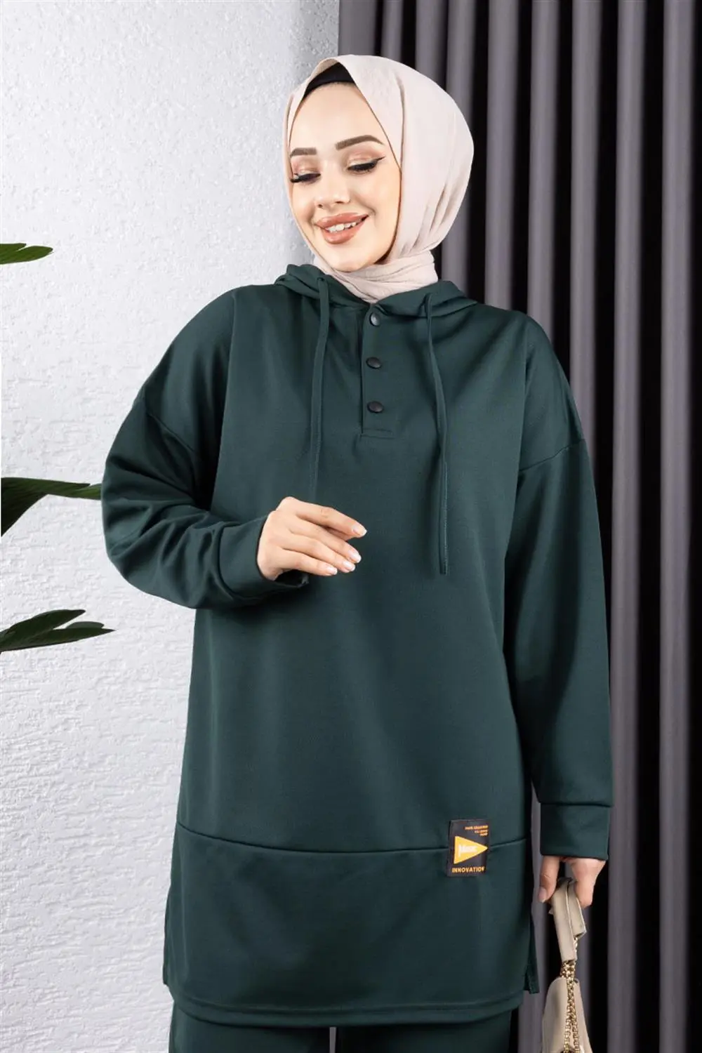 Snapback Sports Suit-detail