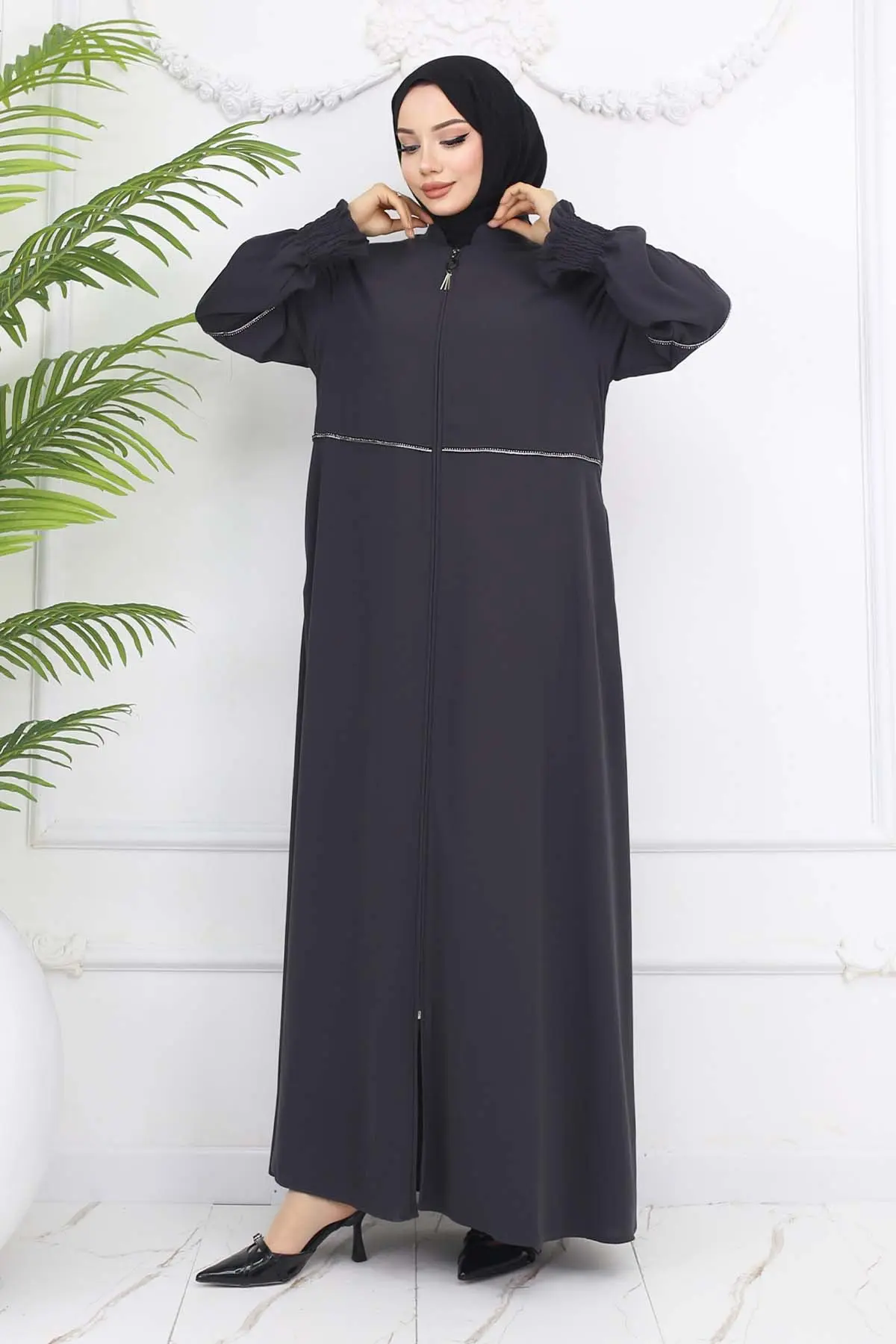 Stone Detailed Abaya-detail