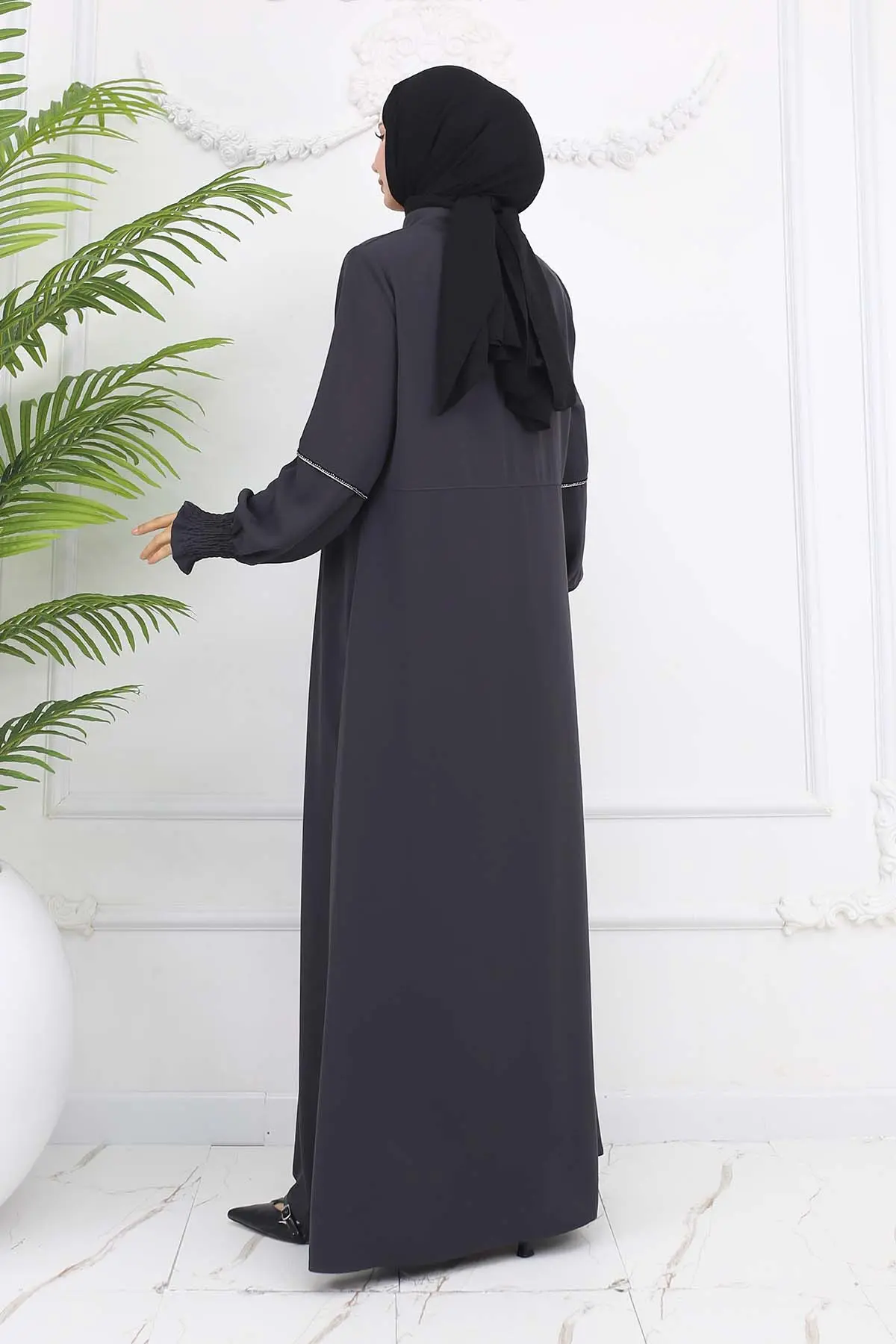 Stone Detailed Abaya-detail