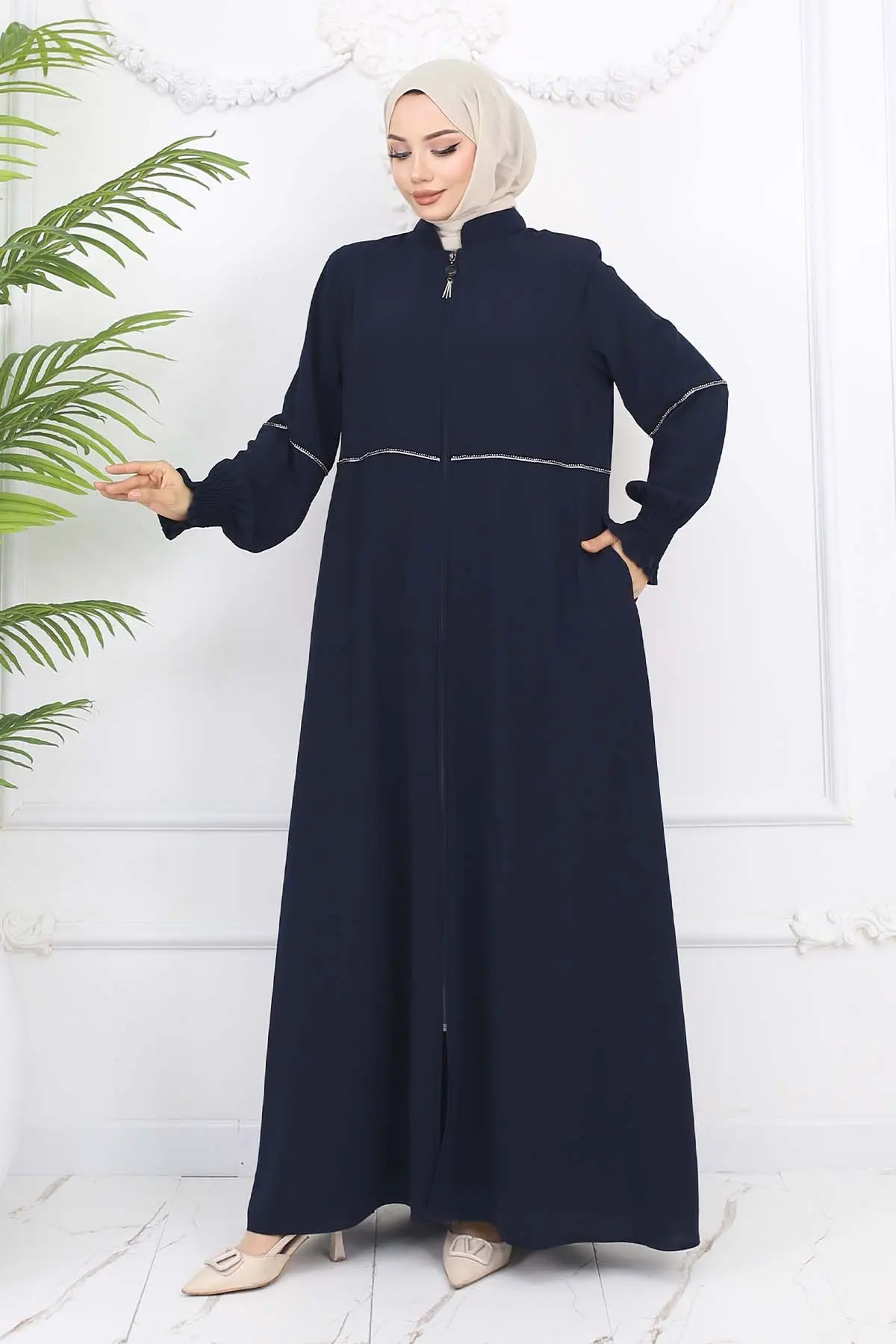 Stone Detailed Abaya-detail