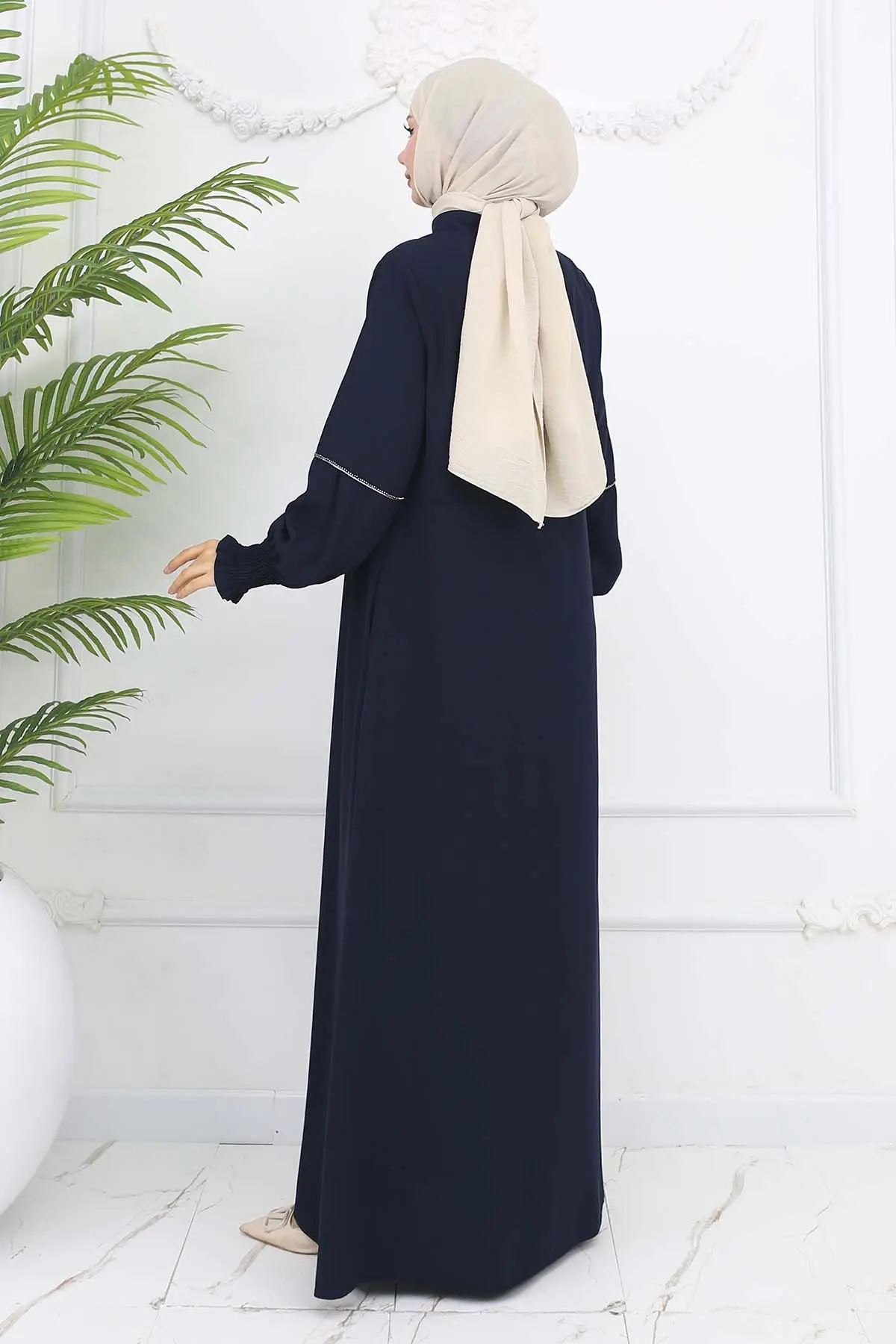 Stone Detailed Abaya-detail