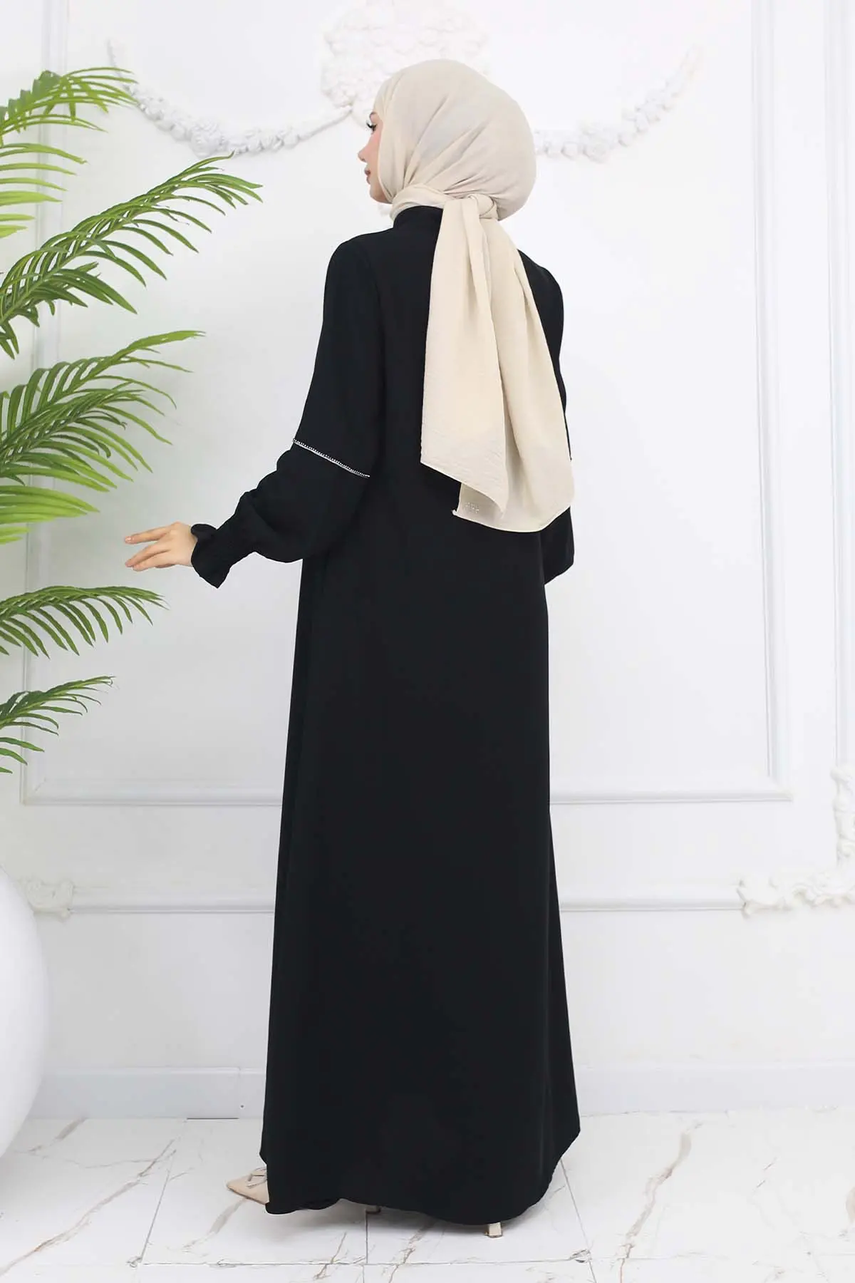 Stone Detailed Abaya-detail