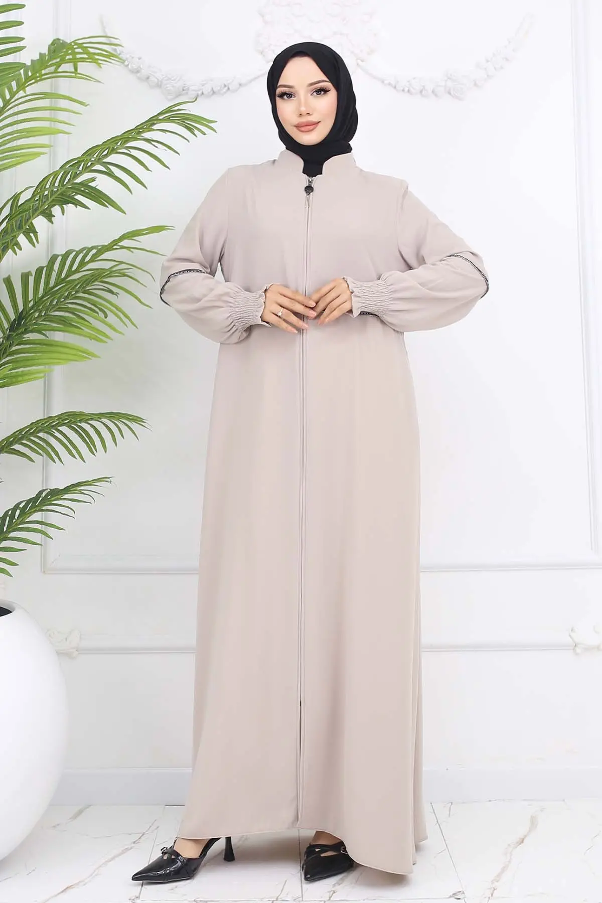 Stone Detailed Abaya-detail