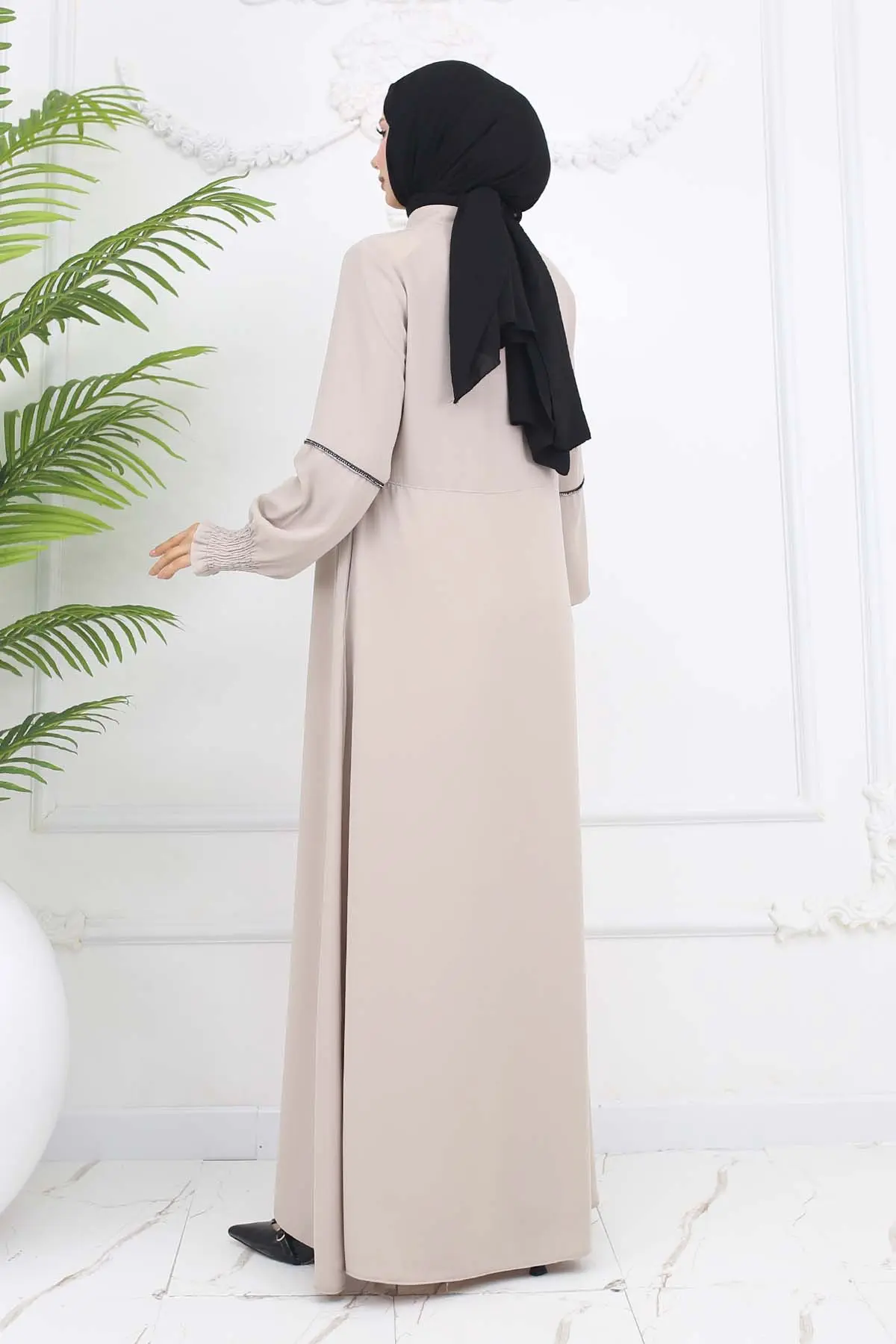 Stone Detailed Abaya-detail