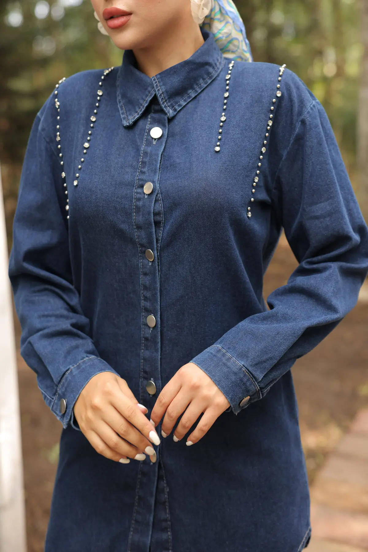 Stone Detailed Denim Suit With Slit On The Leg-detail