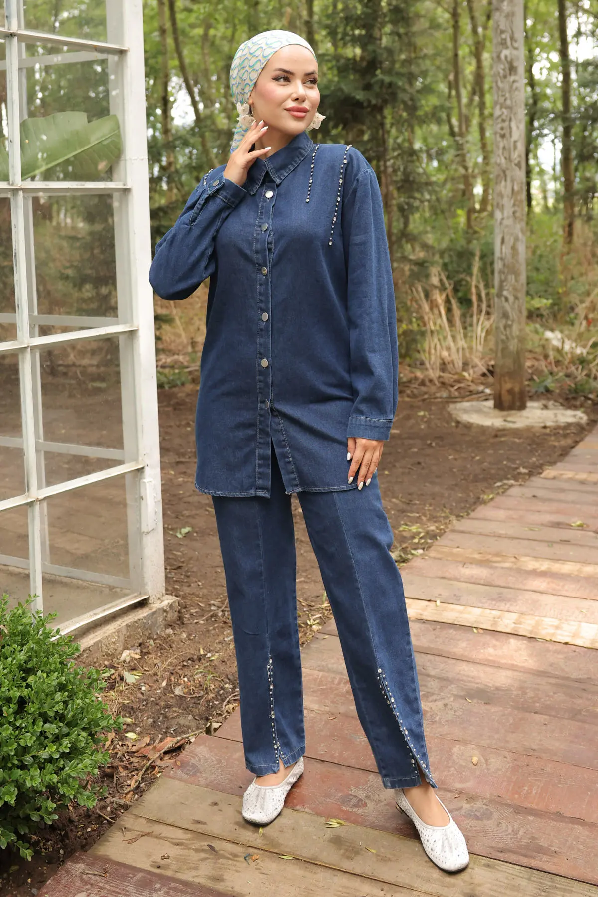 Stone Detailed Denim Suit With Slit On The Leg-detail