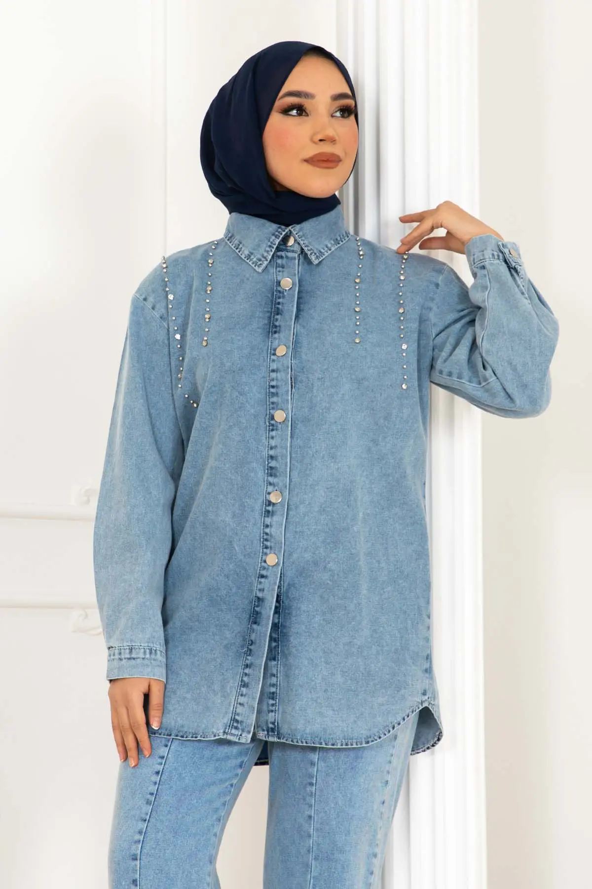 Stone Detailed Denim Suit With Slit On The Leg-detail