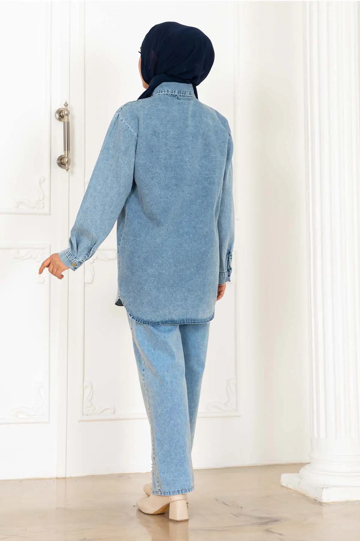 Stone Detailed Denim Suit With Slit On The Leg-detail