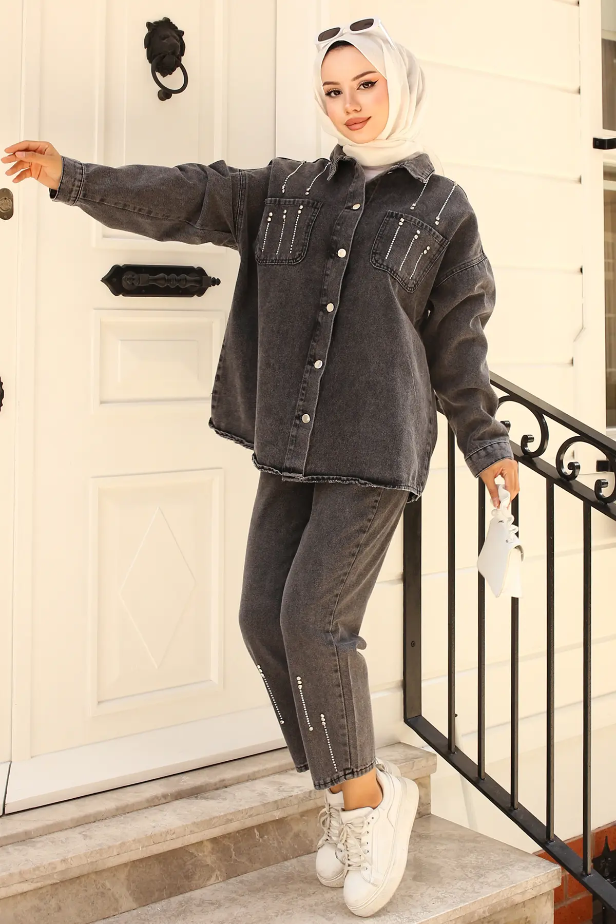 Stone Detailed Double Suit-detail