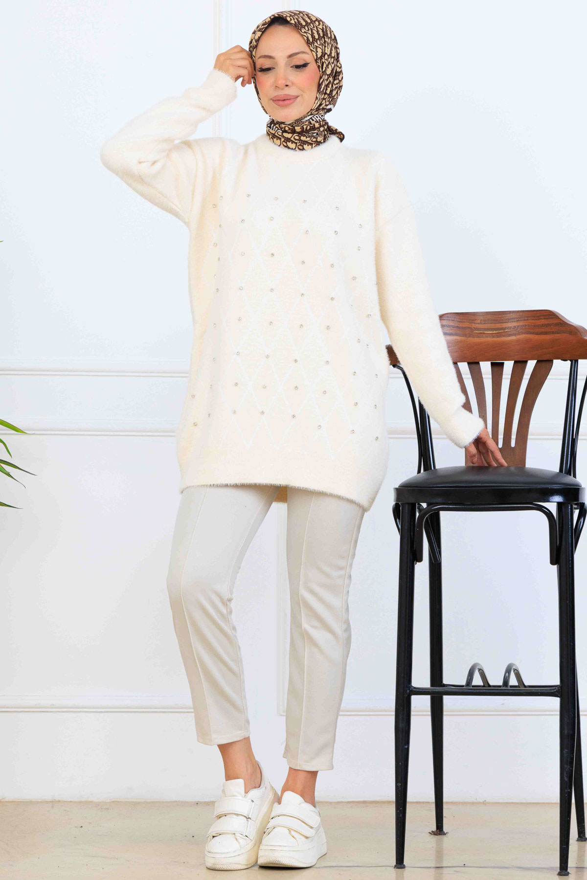 Stone Detailed Knit Tunic