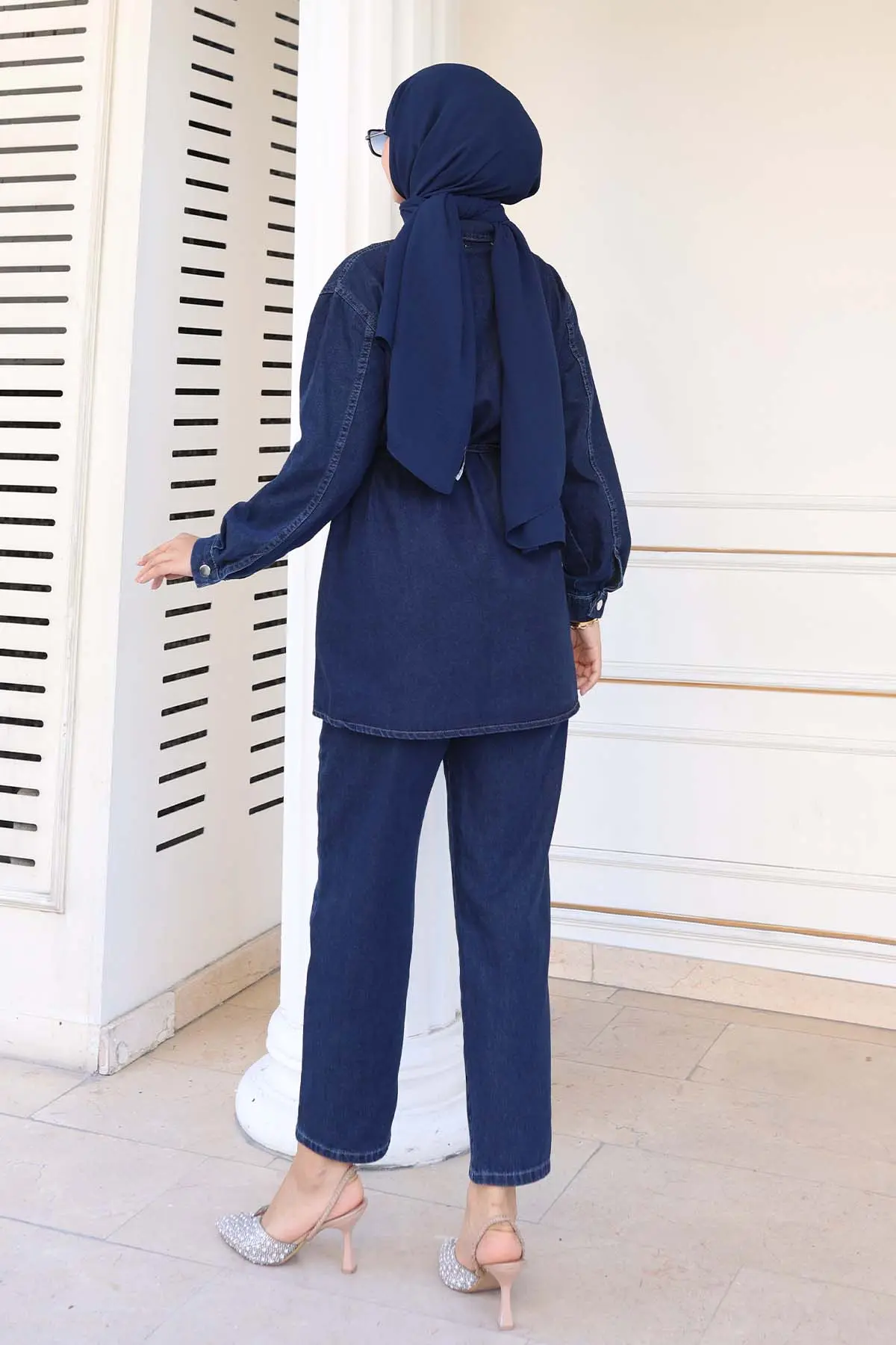 Stone Detailed Tie Suit-detail