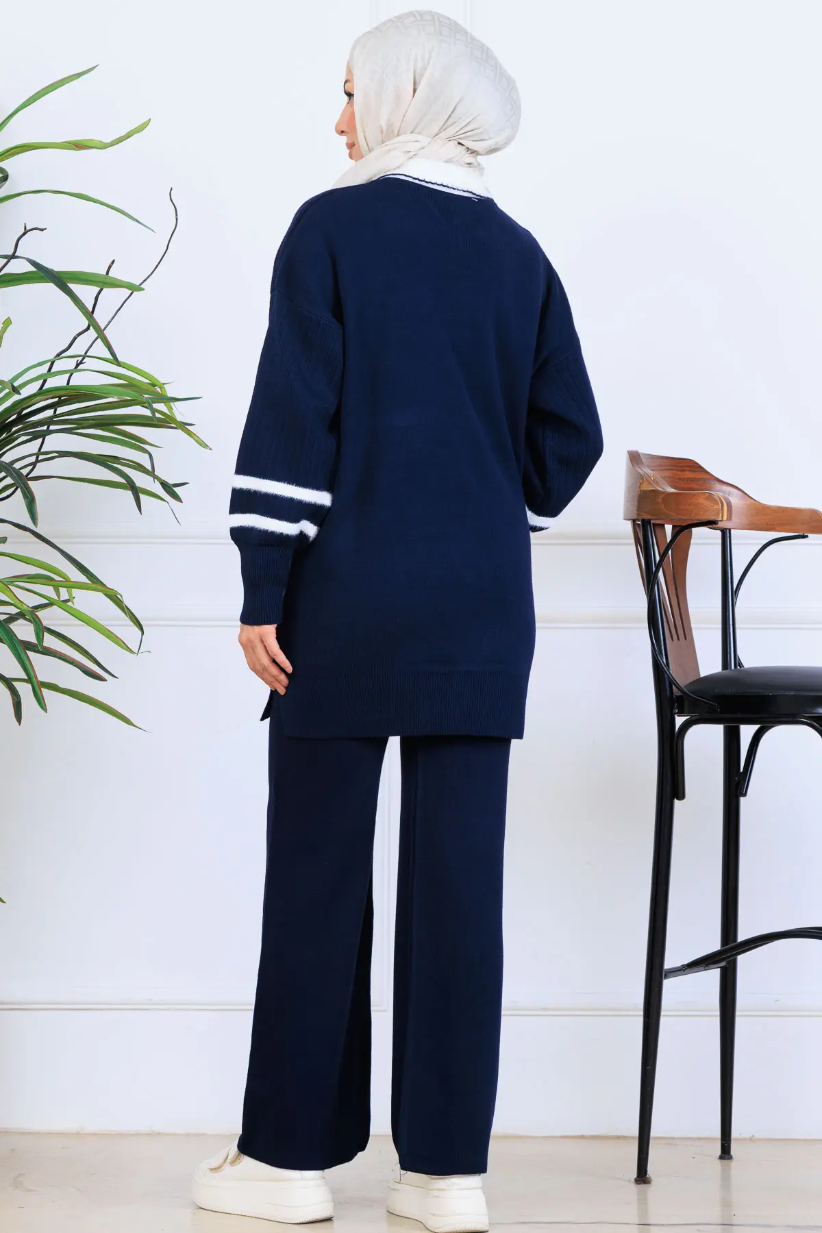 Stone Embroidered Knitwear Set-detail