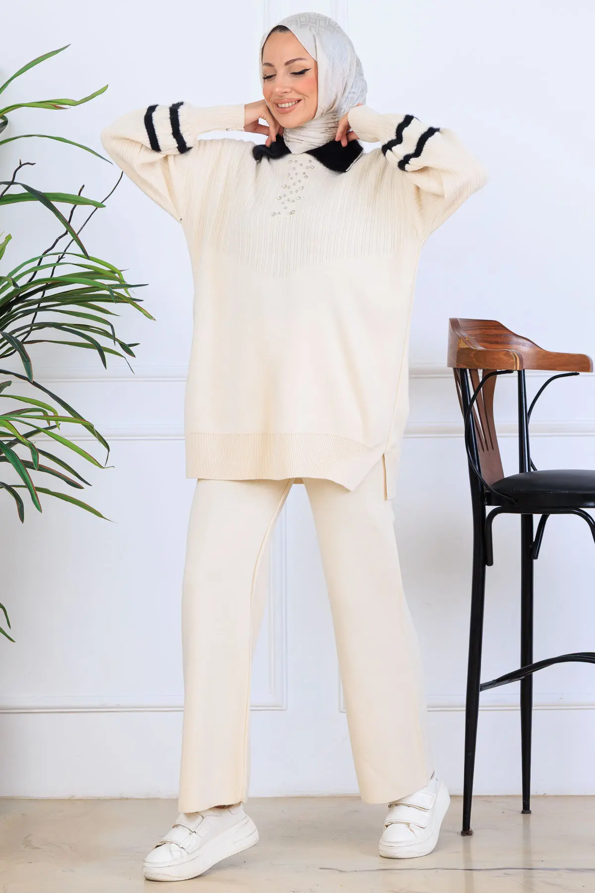 Stone Embroidered Knitwear Set-detail