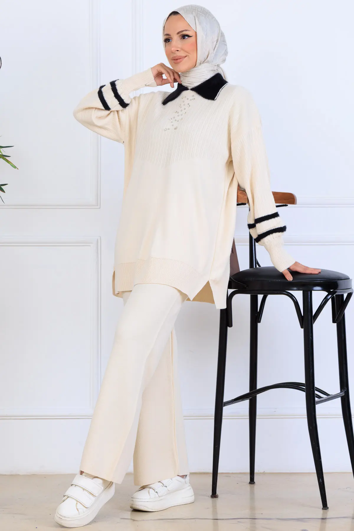 Stone Embroidered Knitwear Set