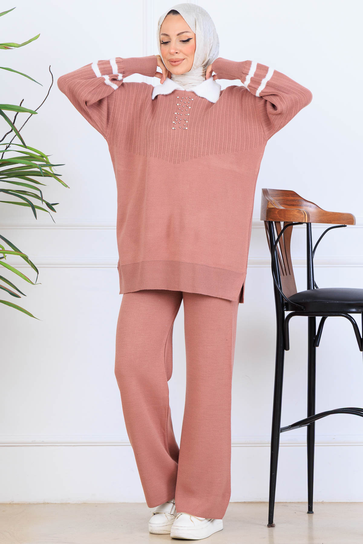 Stone Embroidered Knitwear Set