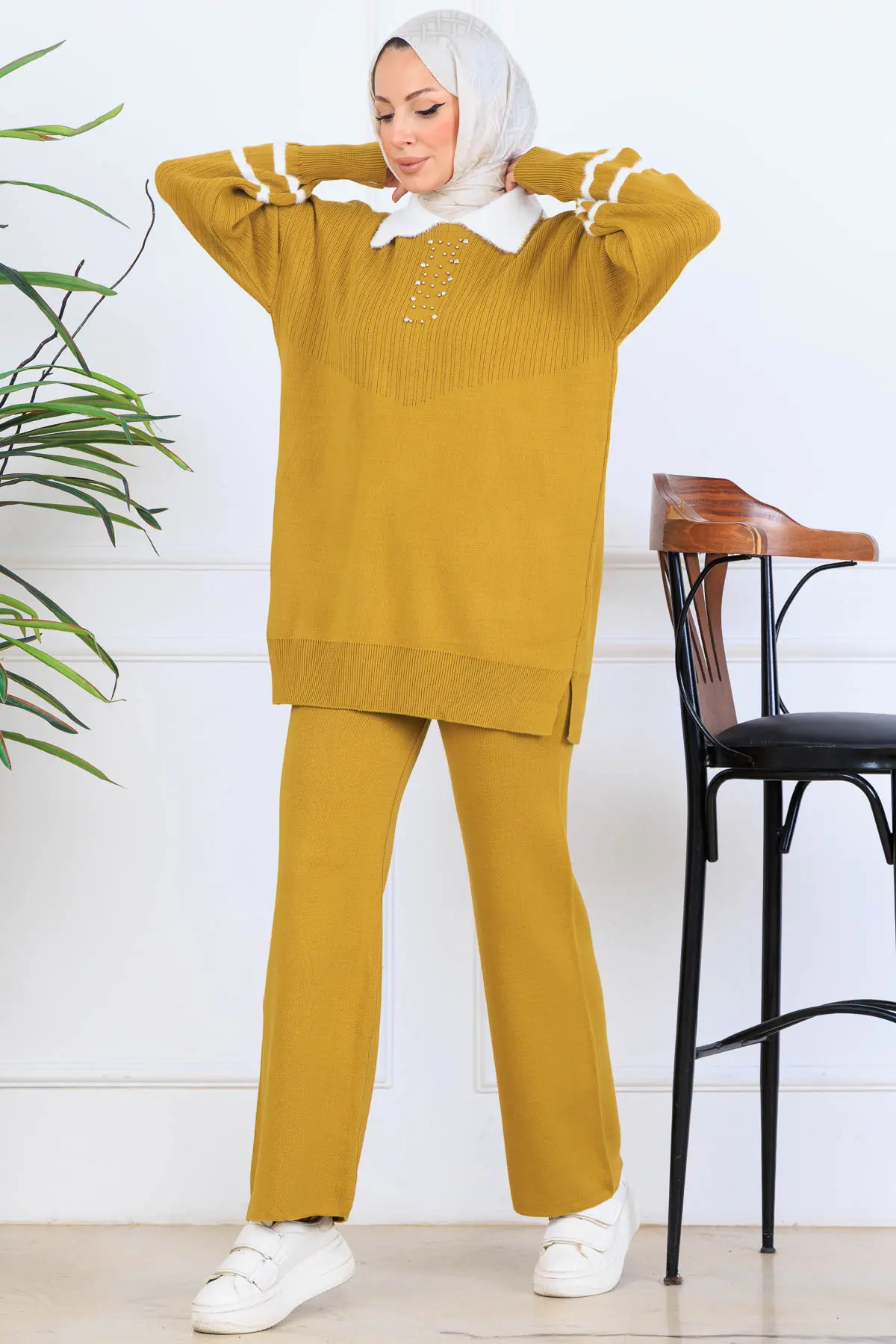 Stone Embroidered Knitwear Set