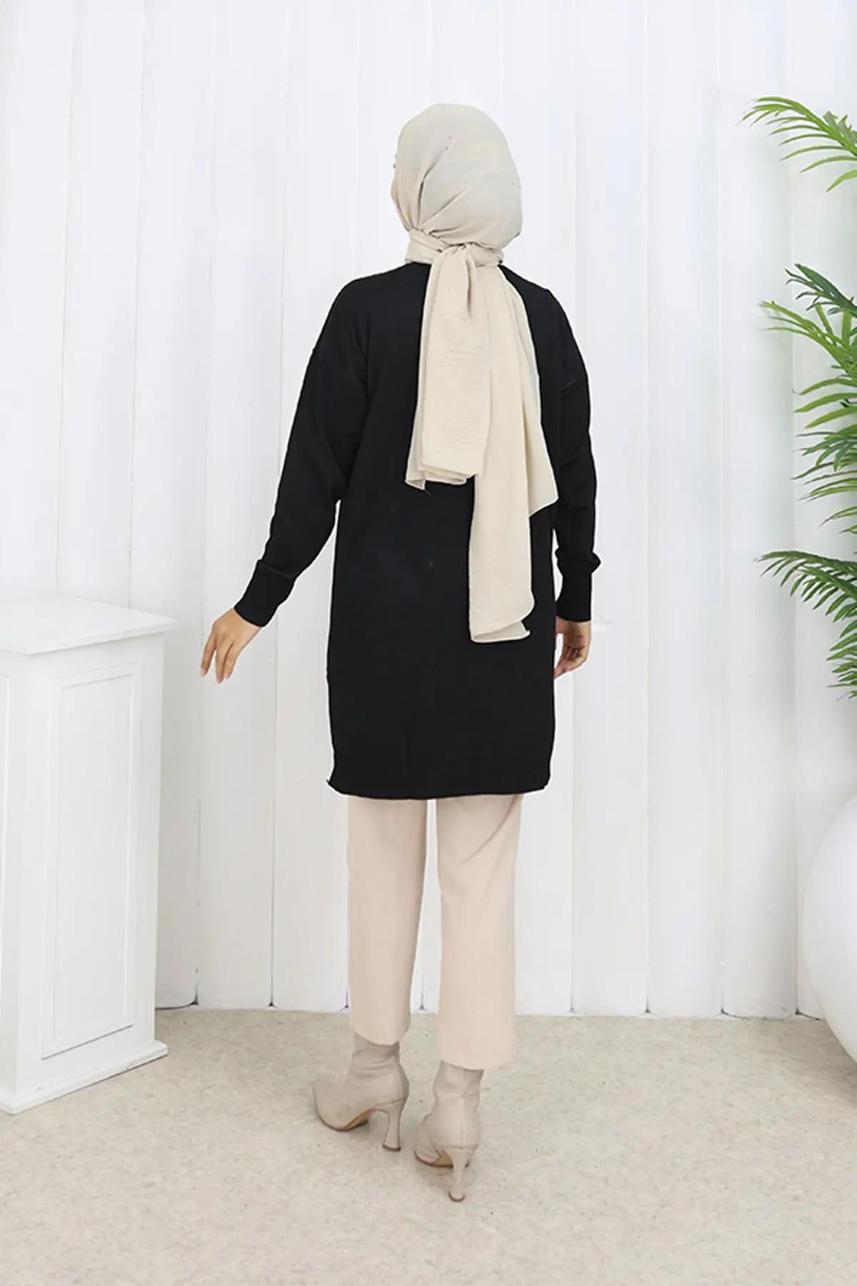 Stoned Diamond Patterned Long Cardigan-detail