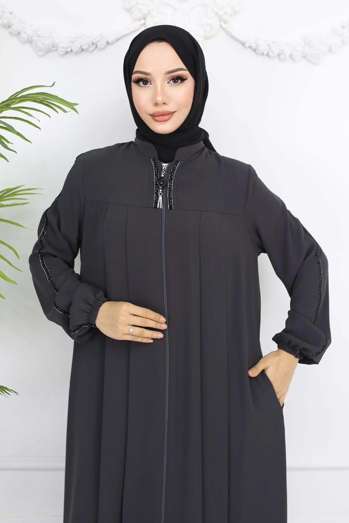 Stripe Detailed Robe Abaya-detail