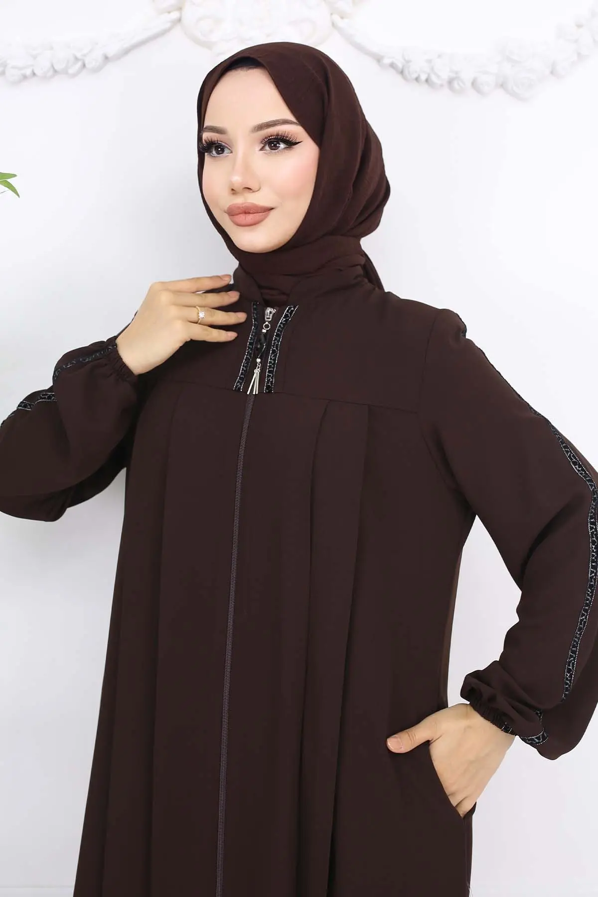 Stripe Detailed Robe Abaya-detail