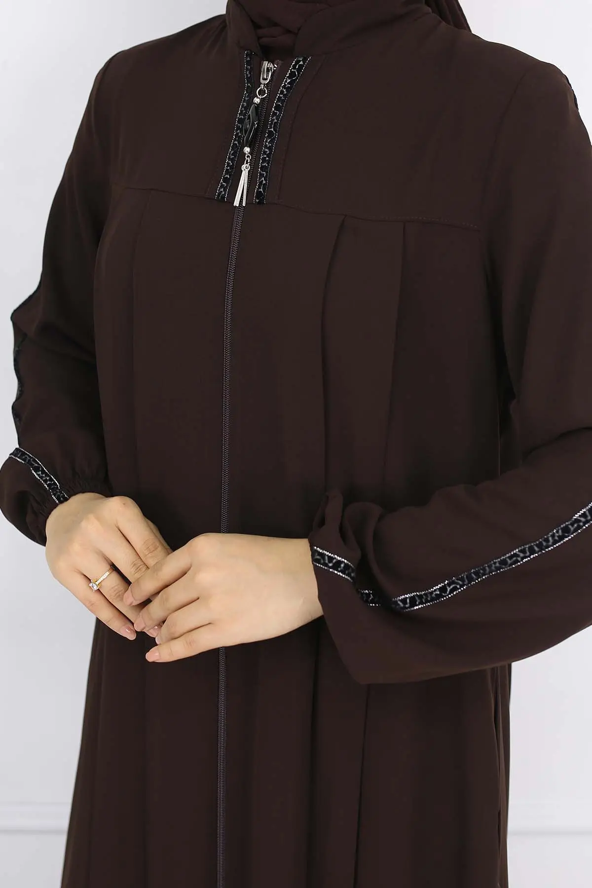 Stripe Detailed Robe Abaya-detail