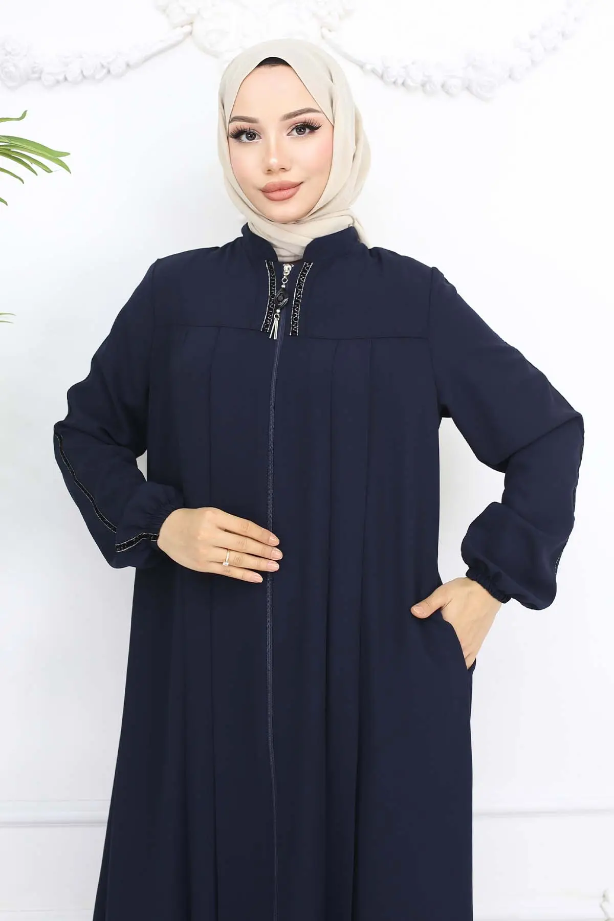 Stripe Detailed Robe Abaya-detail