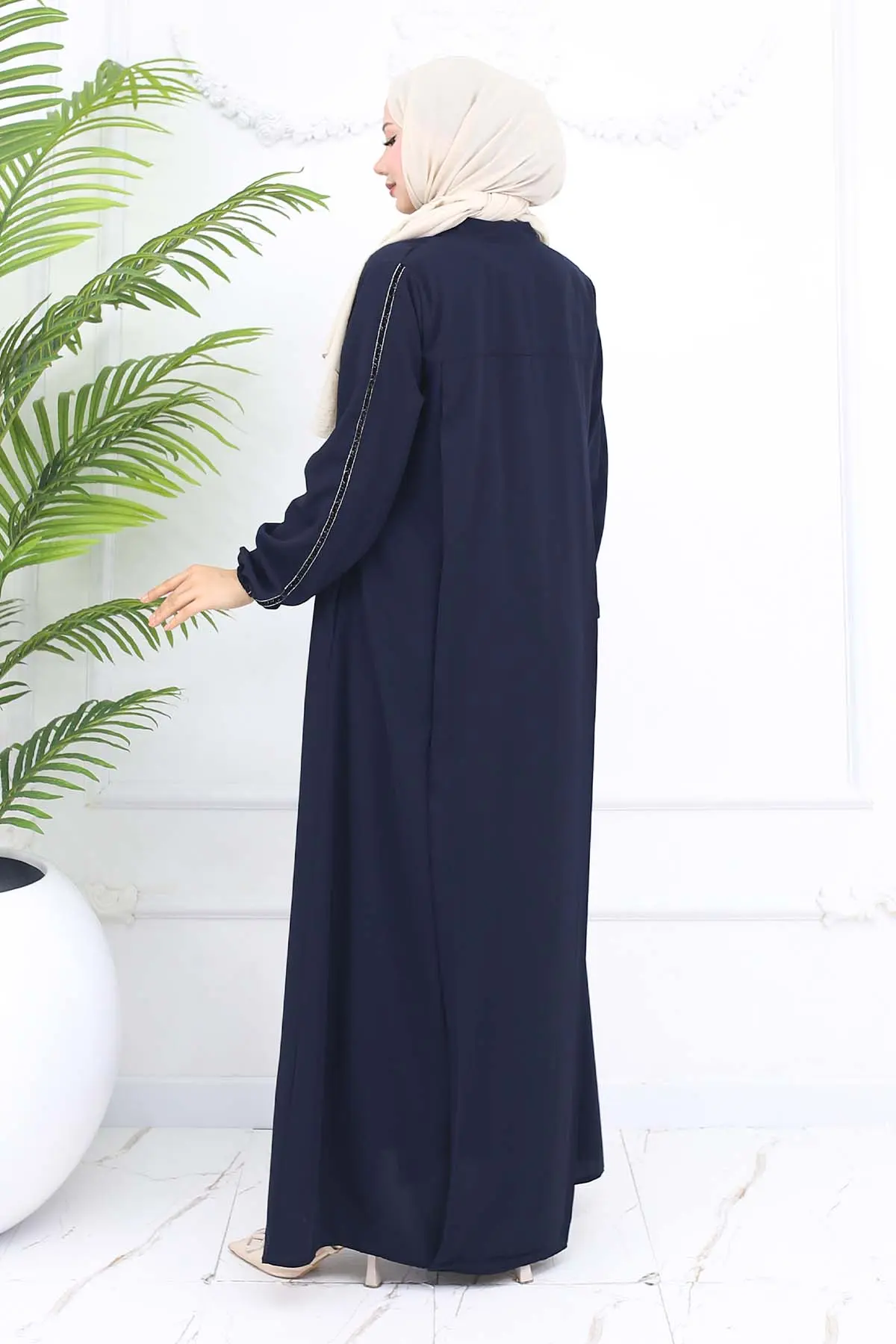 Stripe Detailed Robe Abaya-detail