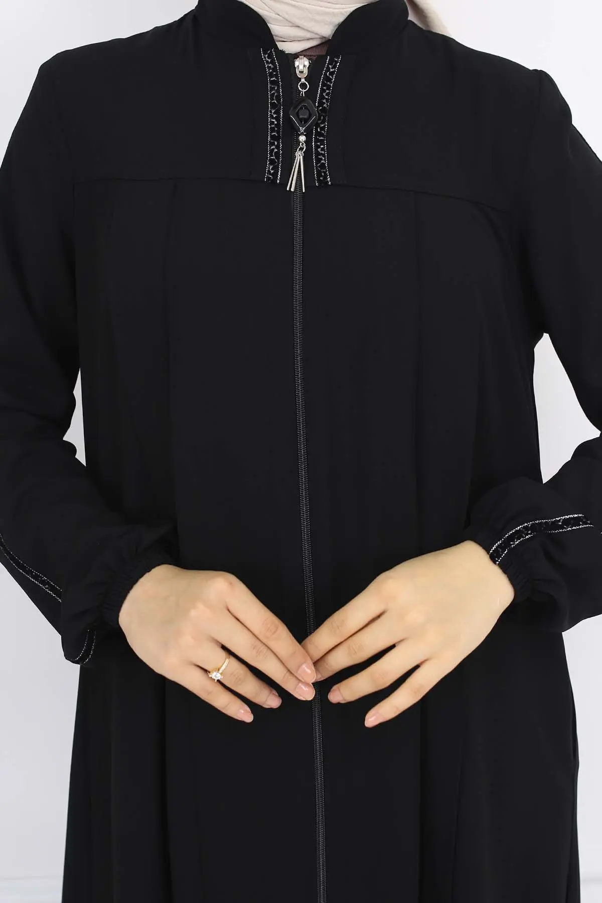 Stripe Detailed Robe Abaya-detail